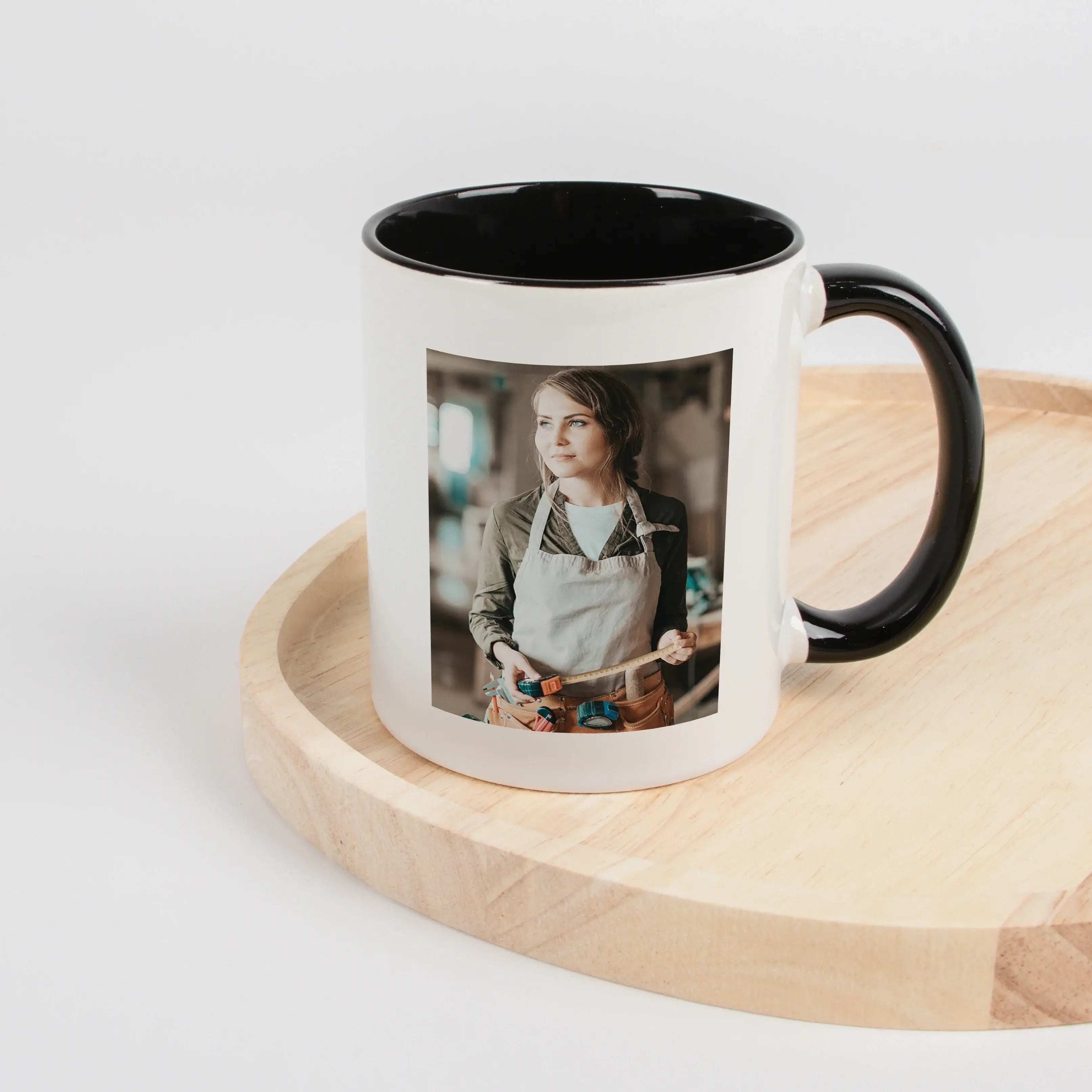 Tasse Definition Macherin-Keramik Tasse-famprints-Die Tasse Definition Macherin ist mehr als nur eine schöne Tasse für Kaffee oder Tee. Sie ist eine kleine Liebeserklärung an Frauen, die anpacken, Ideen umsetzen und mit Herz ihren Weg gehen. Im stilvollen