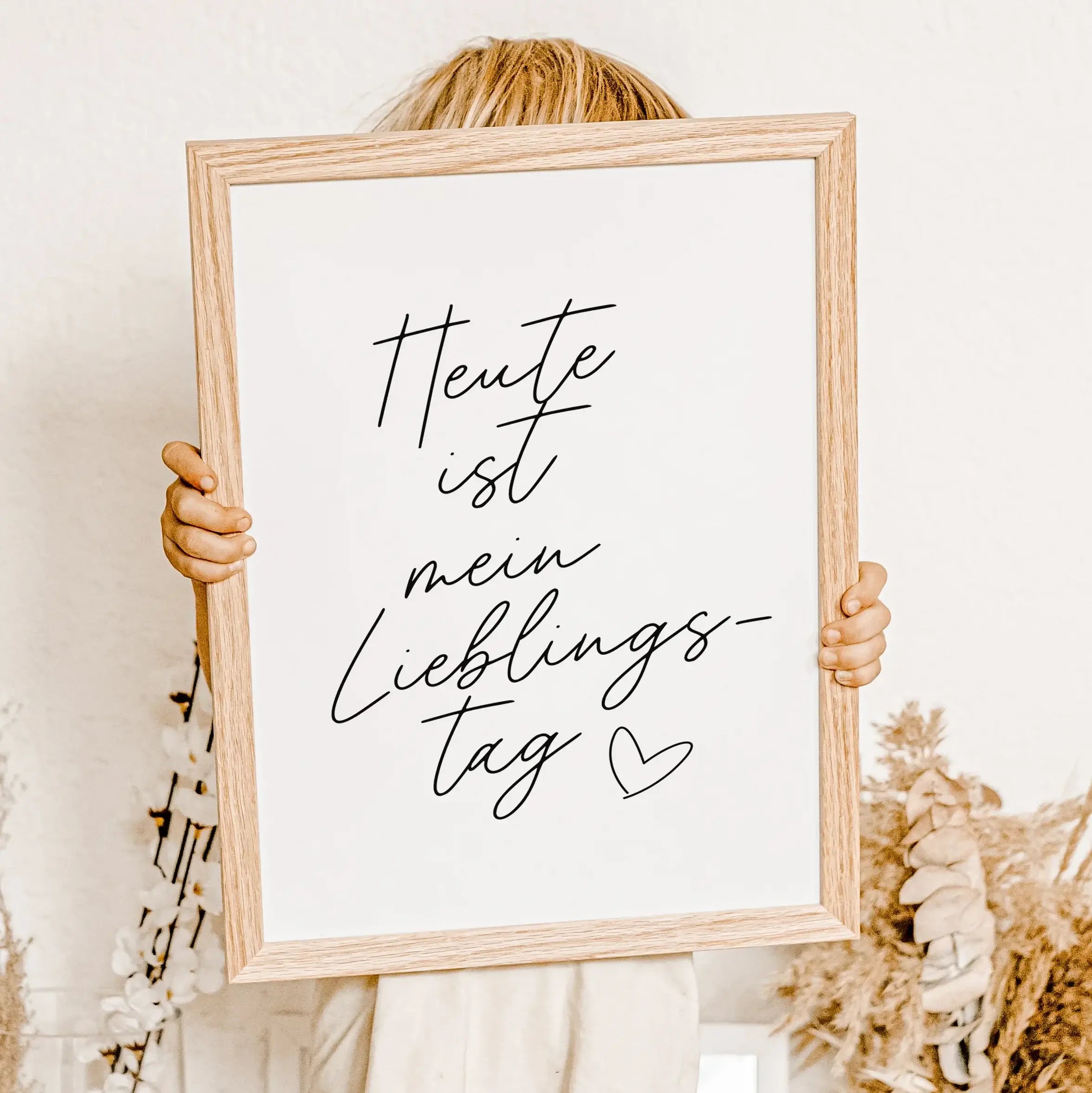 Motivationsposter 'Lieblingstag'-famprints-Poster-Gib jedem Tag die Chance dein Bester zu sein! Gesagt, getan! Auf unserem Motivationsposter 'Lieblingstag' befindet sich mit einer schwungvollen schwarzen Handschrift der Schriftzug 'Heute ist mein Liebling