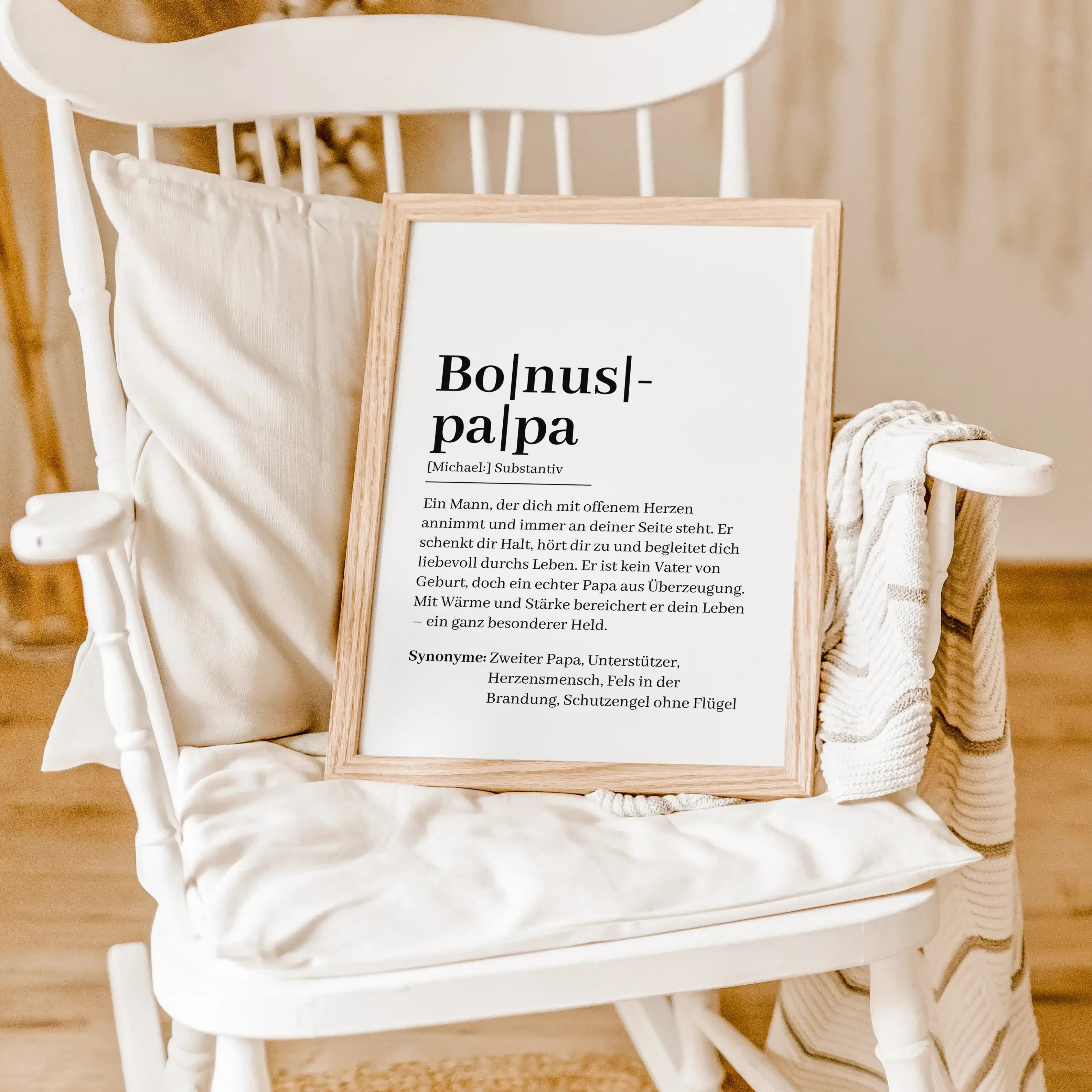 Bonuspapa Definition Poster-famprints-Personalisiertes Poster-Suchst du ein besonderes Geschenk für deinen Bonuspapa? Unser Bonuspapa Definition Poster zeigt auf liebevolle und wertschätzende Weise, was einen Bonuspapa ausmacht. Du kannst das Poster indiv