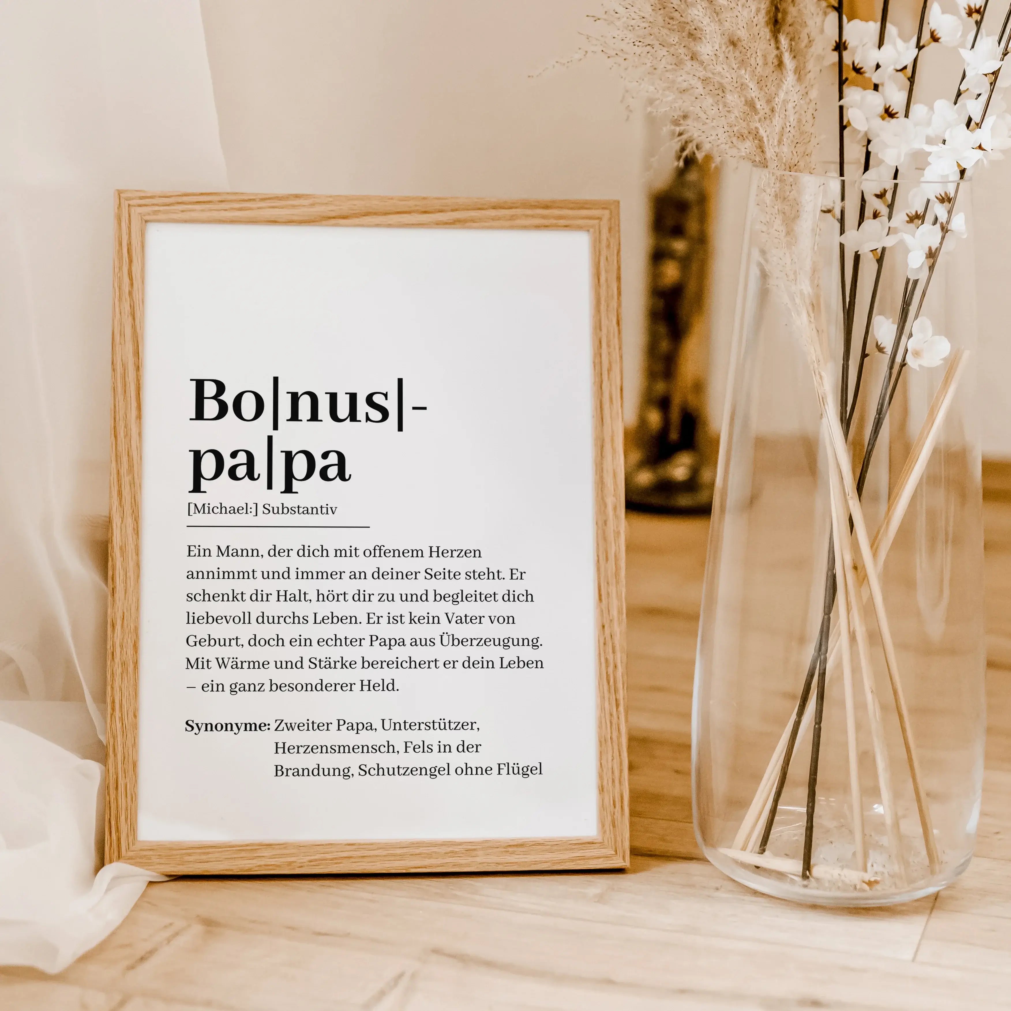Bonuspapa Definition Poster-famprints-Personalisiertes Poster-Suchst du ein besonderes Geschenk für deinen Bonuspapa? Unser Bonuspapa Definition Poster zeigt auf liebevolle und wertschätzende Weise, was einen Bonuspapa ausmacht. Du kannst das Poster indiv