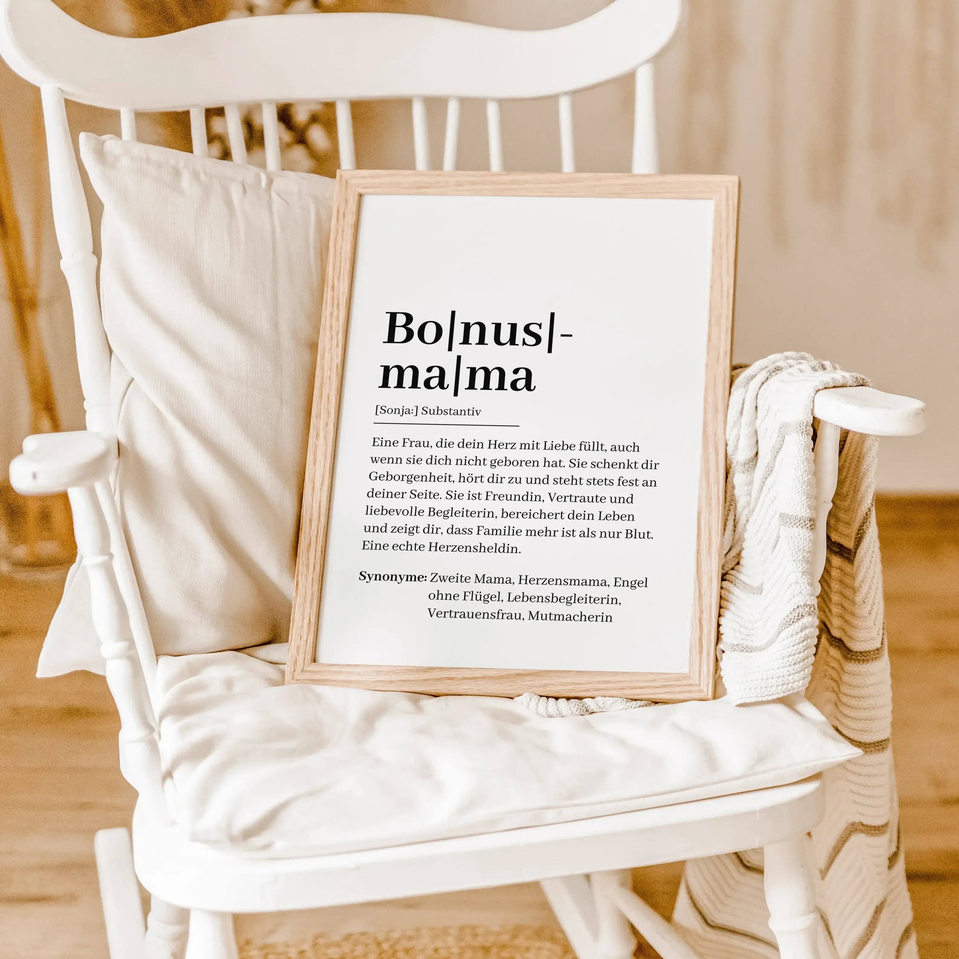 Bonusmama Definition Poster-famprints-Personalisiertes Poster-Suchst du nach einem besonderen Geschenk für deine Bonusmama? Unser Bonusmama Definition Poster ist genau das Richtige! Dieses liebevoll gestaltete Poster zeigt auf einzigartige Weise, was eine