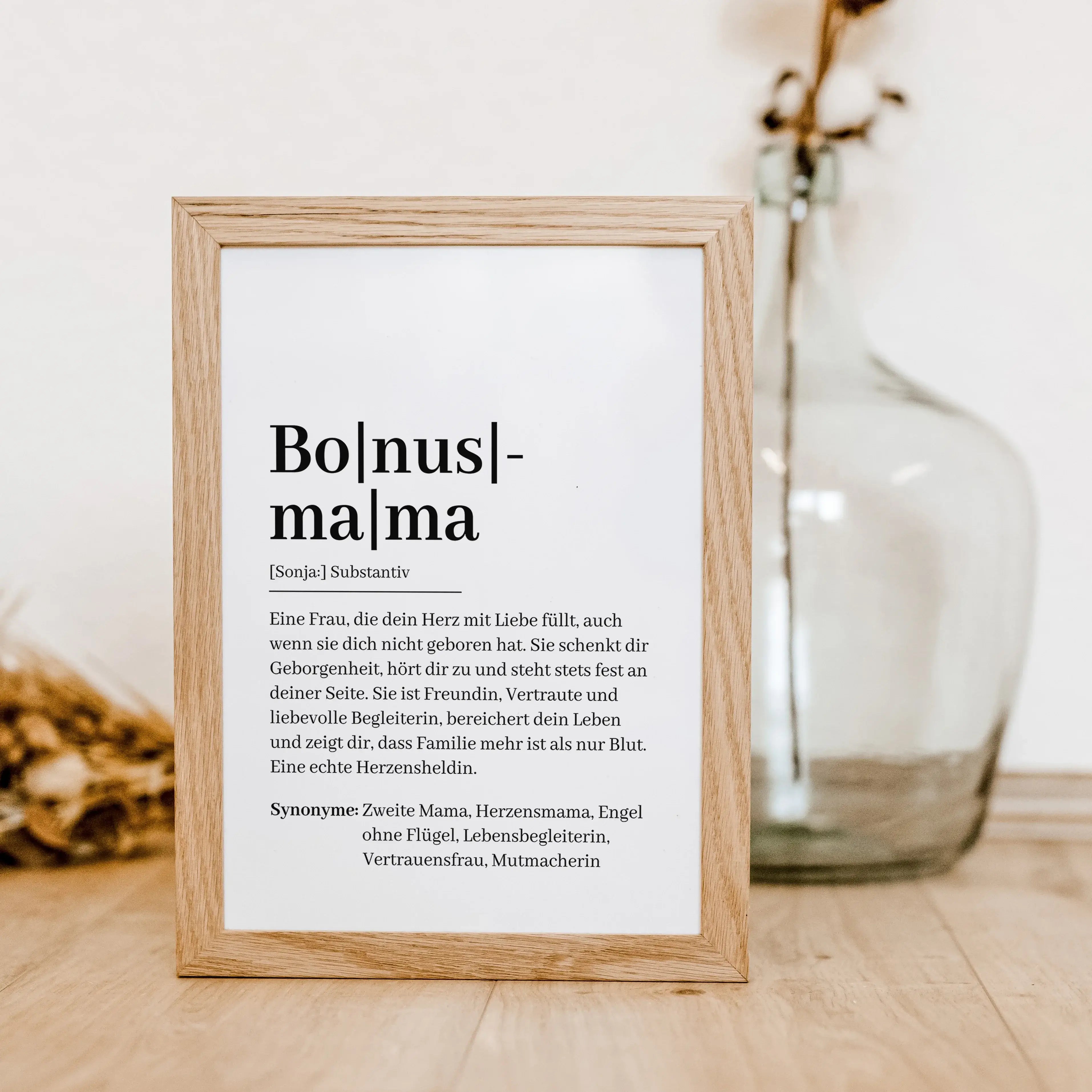 Bonusmama Definition Poster-famprints-Personalisiertes Poster-Suchst du nach einem besonderen Geschenk für deine Bonusmama? Unser Bonusmama Definition Poster ist genau das Richtige! Dieses liebevoll gestaltete Poster zeigt auf einzigartige Weise, was eine