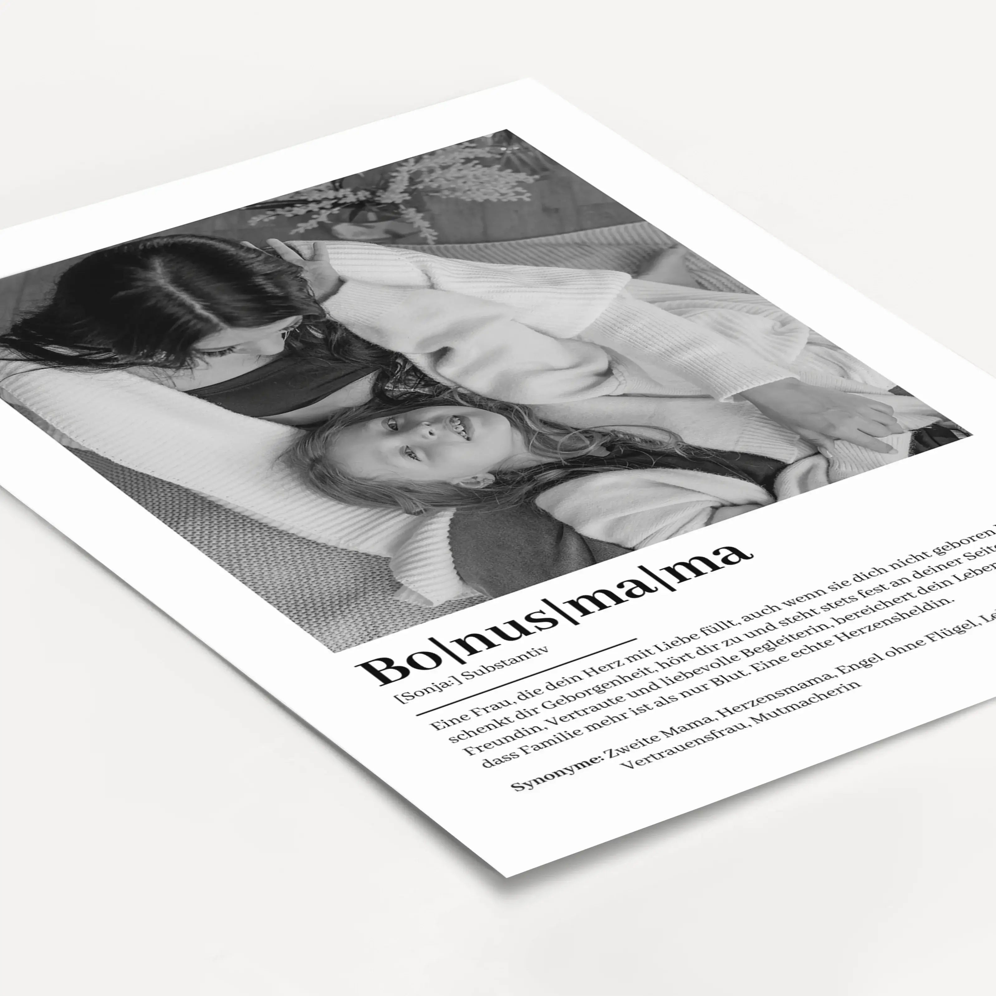 Bonusmama Definition Poster mit Foto-Personalisiertes Poster-famprints-Das Bonusmama Definition Poster mit Foto von famprints ist ein persönliches Geschenk für eine Frau, die im Alltag eine besondere Rolle spielt. Als liebevoll gestaltetes Wandbild verbin
