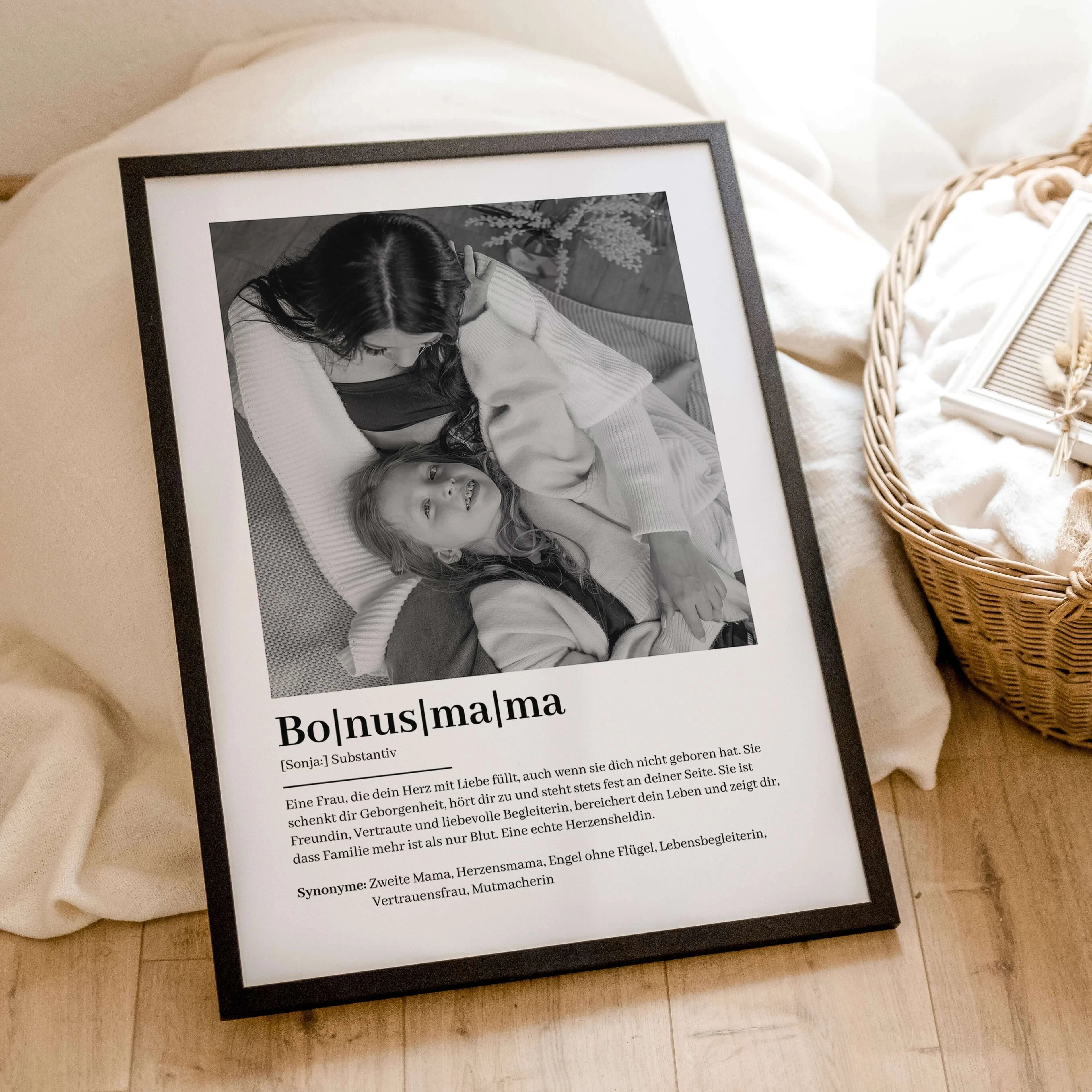 Bonusmama Definition Poster mit Foto-famprints-Personalisiertes Poster-Suchst du nach einem besonderen Geschenk für deine Bonusmama? Unser Bonusmama Definition Poster mit Foto ist die perfekte Wahl! Dieses liebevoll gestaltete Poster zeigt auf einzigartig