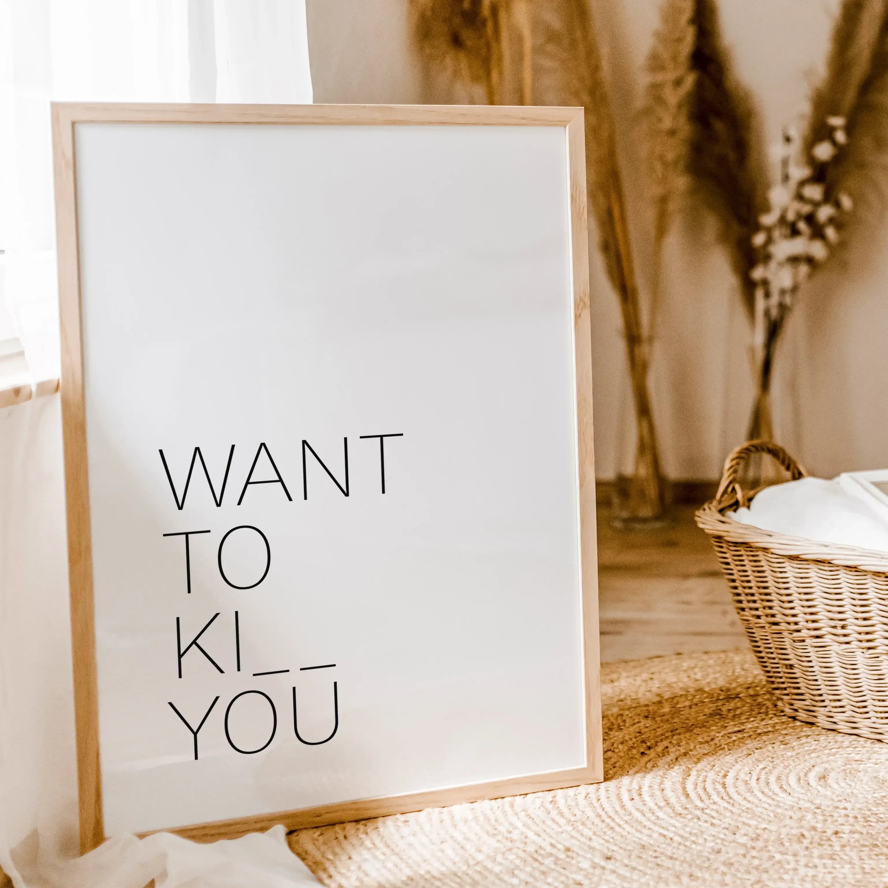 Poster 'Want to kiss'-famprints-Poster-Auf dem Poster Liebe 'Want to kiss' findest du den Schriftzug 'Want to kiss' - In manchen Situationen könnte man seinem Liebsten aber den Hals umdrehen, daher findest du für die Buchstaben S die beiden Platzhalter. D