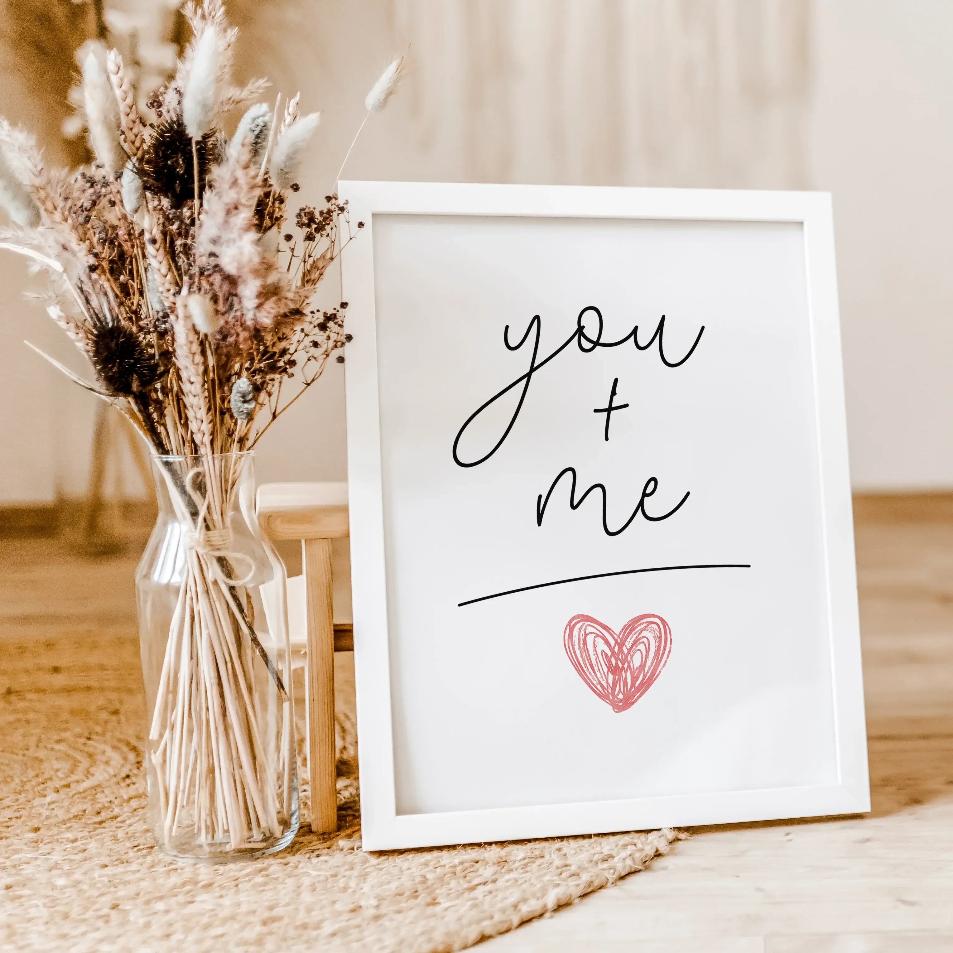 Poster 'You and me'-famprints-Poster-Auf dem 'you and me' Poster findest du in schwarzer Handschrift den Schriftzug 'you+me' mit einem handgemalten Herz. Du und ich ergibt Liebe lautet die Gleichung! Das minimalistische Paar Poster erhältst du bei uns in