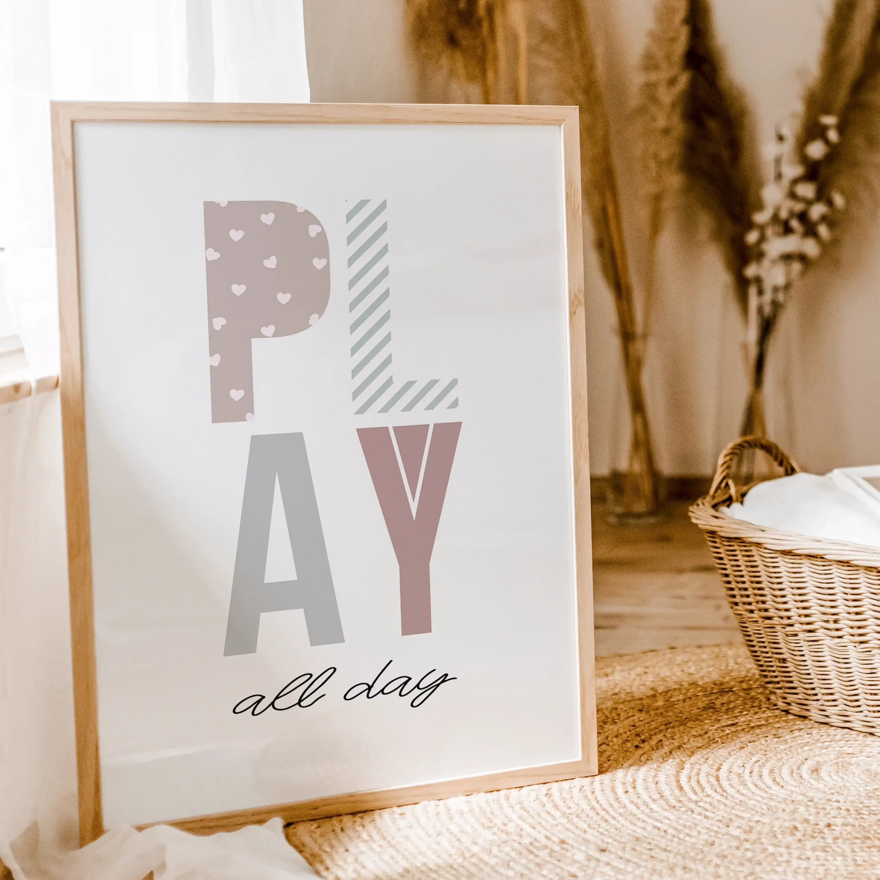 Poster 'Play all day'-famprints-Poster-Auf dem verspielten 'Play all day' Kinder Poster findest du die Buchstaben des Wortes 'Play' in unterschiedlichen Farben, Formen und Mustern. Darunter befindet sich der schwarze handgeschriebene Schriftzug 'all day'.