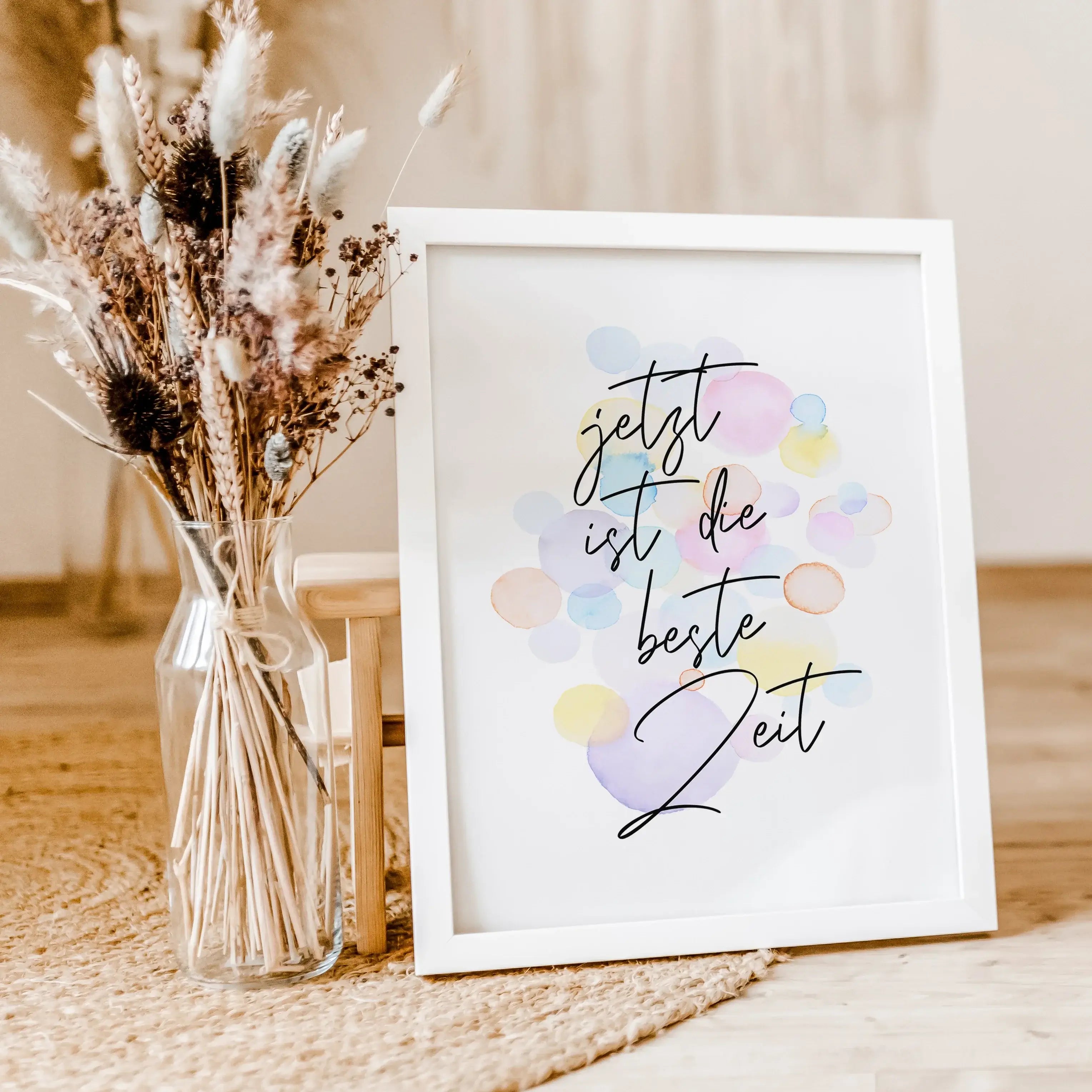 Poster 'Jetzt ist die beste Zeit'-famprints-Poster-Das 'Jetzt ist die beste Zeit' Kinder Poster zeigt wie toll die Kindheit doch ist. Unbeschwert spielen ohne sich Gedanken über etwas machen zu müssen. Auf dem Kinder Poster befindet sich der schwarze hand