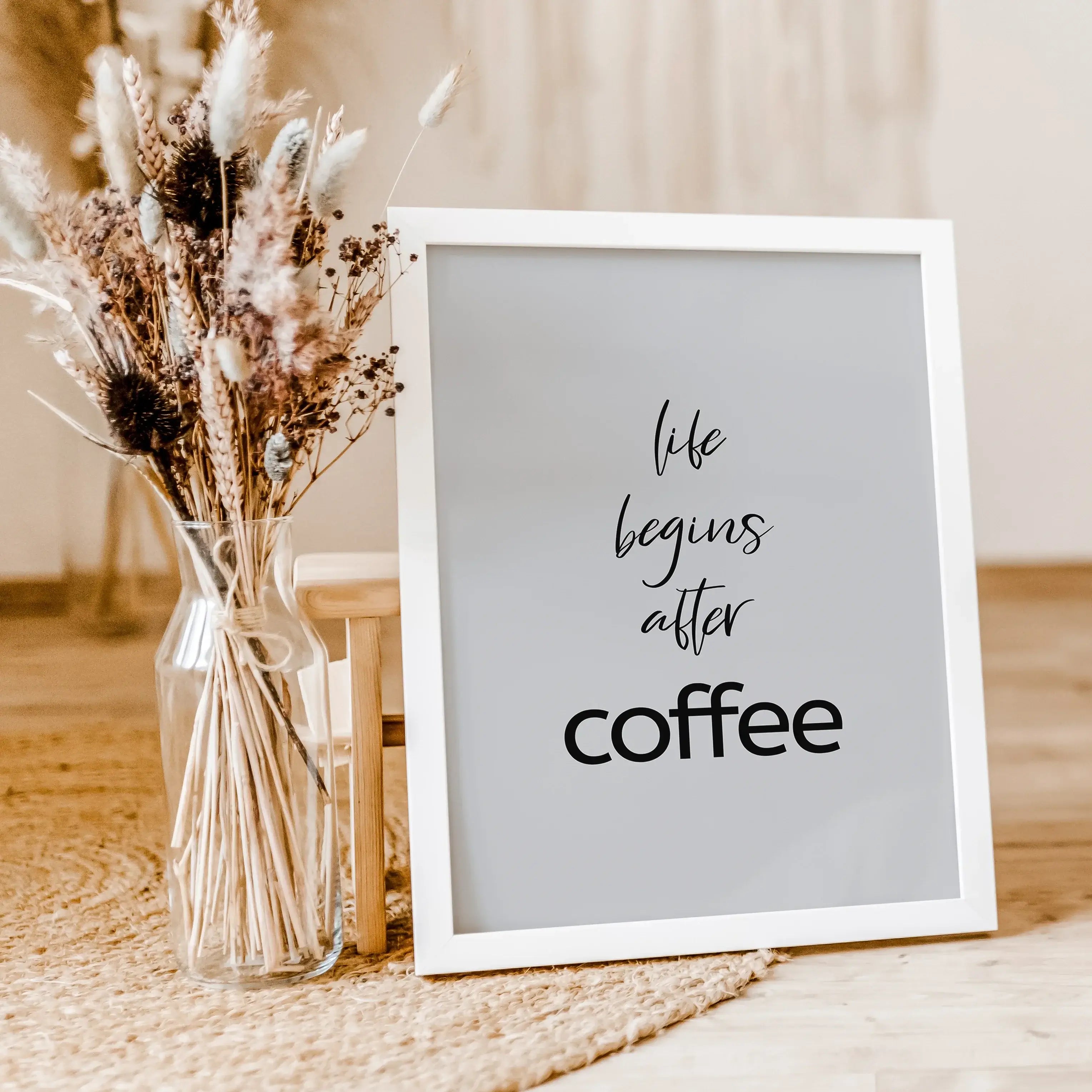 Kaffee Poster 'life begins'-famprints-Poster-Witzig, lässig und mit viel Charme – so präsentiert sich unser neues Kaffee Poster! Egal ob in der Küche oder im Wohnzimmer – dieses Poster ist die perfekte Wanddeko für alle, die ihre Liebe zum Kaffee offen zu