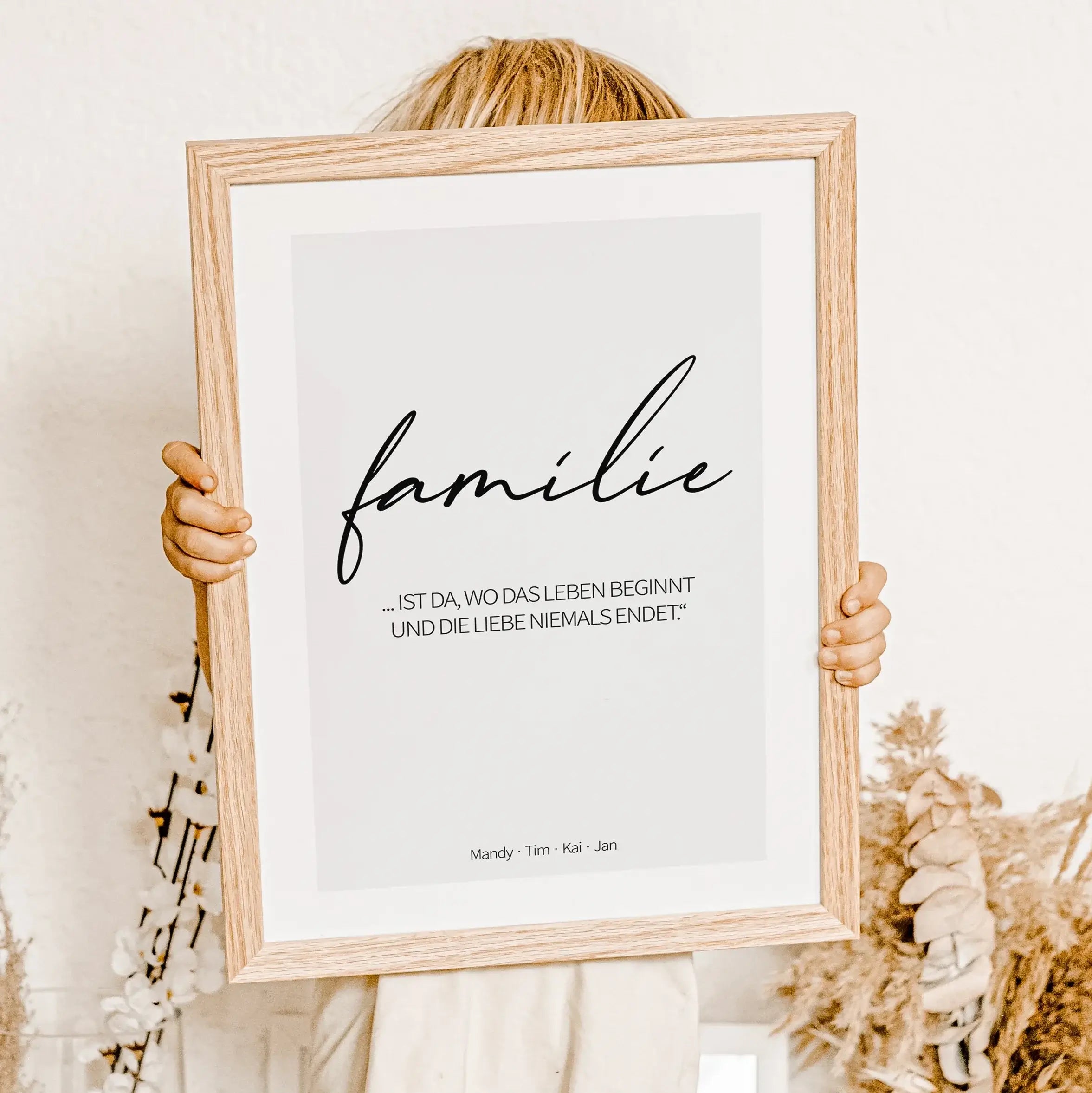 Poster 'familie'-famprints-Personalisiertes Poster-Mit dem Poster 'Familie' drückt ihr euren Zusammenhalt aus. Auf dem Familienposter findest du unter dem Schriftzug 'Familie' die Möglichkeit dein Poster mit einem Zitat, einer Botschaft oder einer Widmung