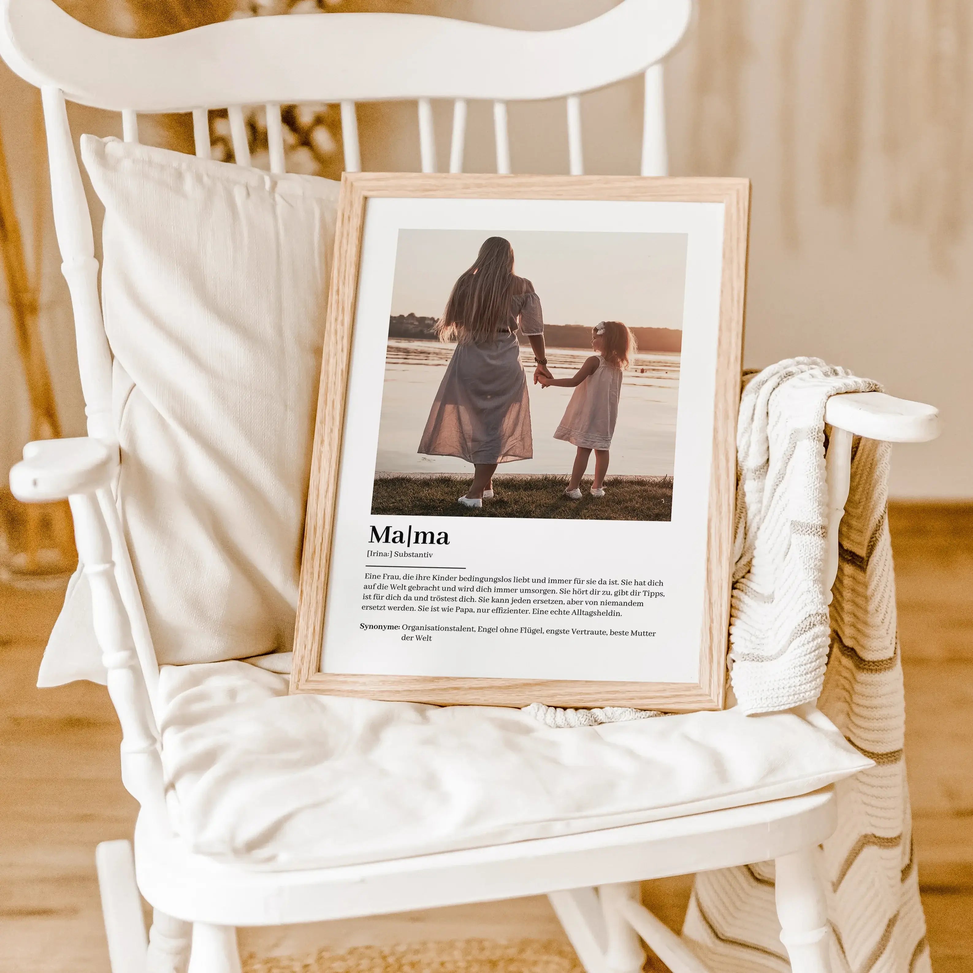 Mama Definition Poster mit Foto-famprints-Personalisiertes Poster-Auf dem Mama Definition Poster mit Foto findest du unsere Interpretation einer liebevollen Mutter. Du kannst das Poster mit dem Vornamen deiner Mutter und einem persönlichen Foto und auch T