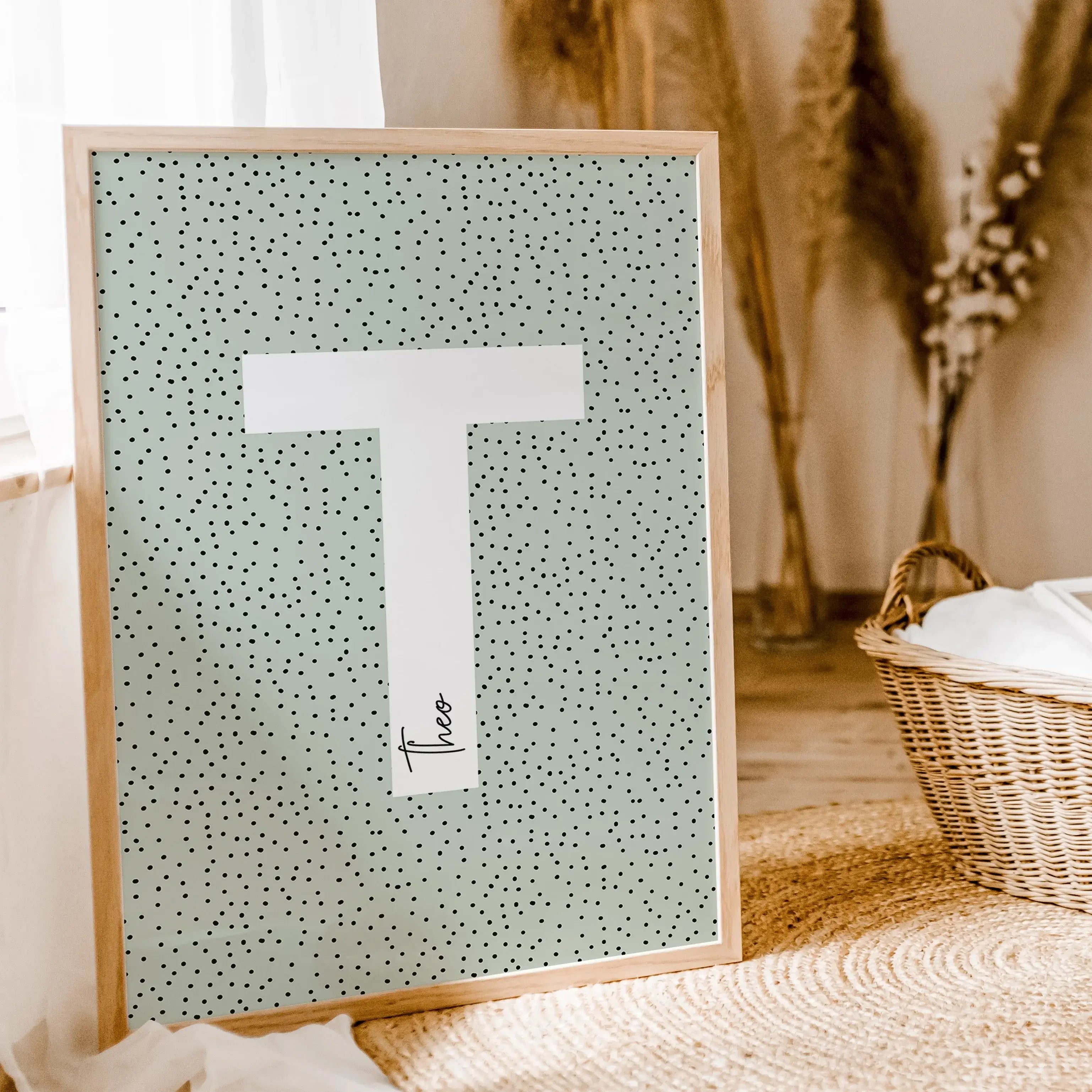 Buchstaben Poster Pointy-famprints-Personalisiertes Poster-Auf unserem Buchstaben Poster Pointy steht der auffällige weiße Buchstabe im Mittelpunkt. Das Namensposter ist in drei stilvollen Farben erhältlich - Pale Rose, Nautical Green und Gotta Brown - un