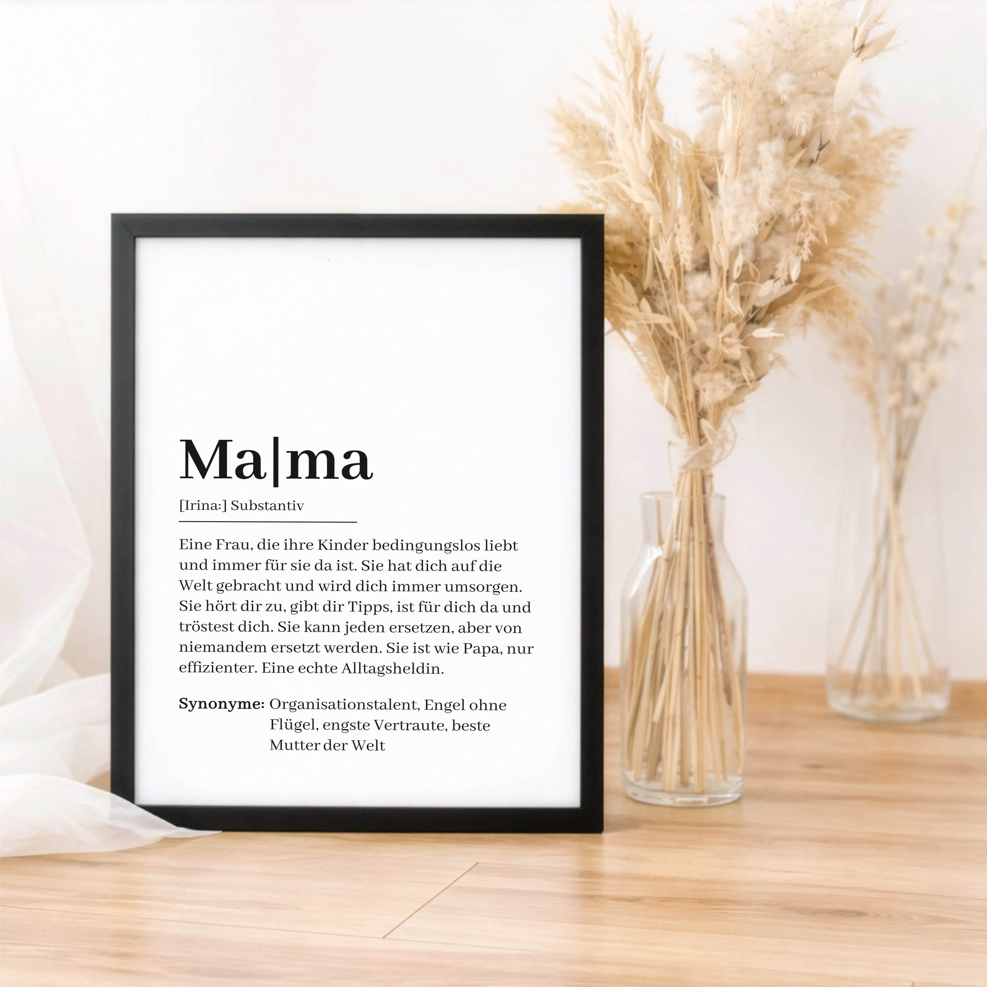 Mama Definition Poster-Personalisiertes Poster-famprints-Das Mama Definition Poster von famprints ist eine liebevolle Art, deiner Mutter zu zeigen, was sie für dich bedeutet. Die moderne Definition bringt auf den Punkt, was Mama im Alltag ist: Zuhörerin,