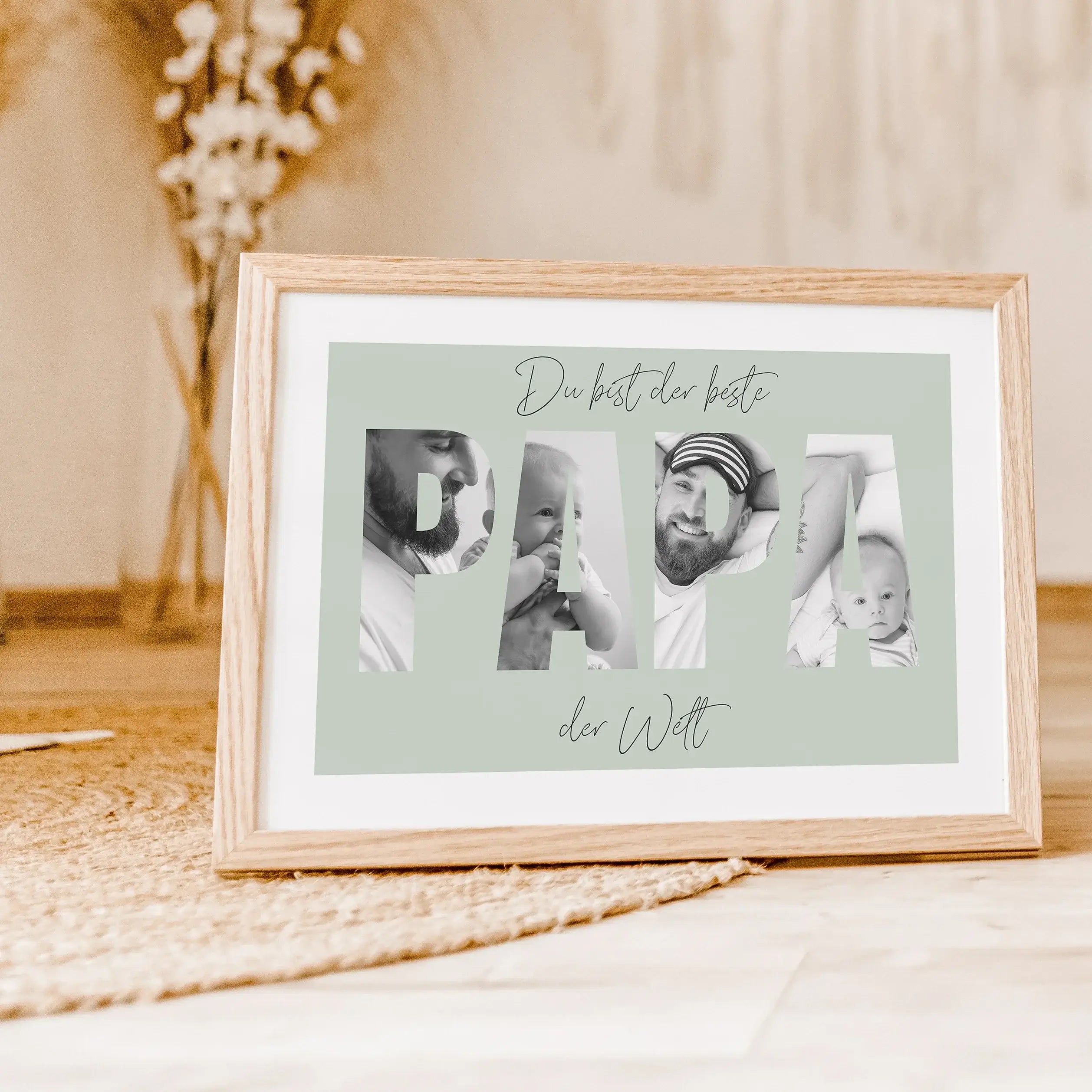 Bester Papa Poster-famprints-Personalisiertes Poster-Unser “Bester Papa Poster” ist das ideale Geschenk für den wichtigsten Mann in deinem Leben. Mit der Möglichkeit, persönliche Fotos hinter die Buchstaben "Papa" zu platzieren, wird dieses Poster zu eine