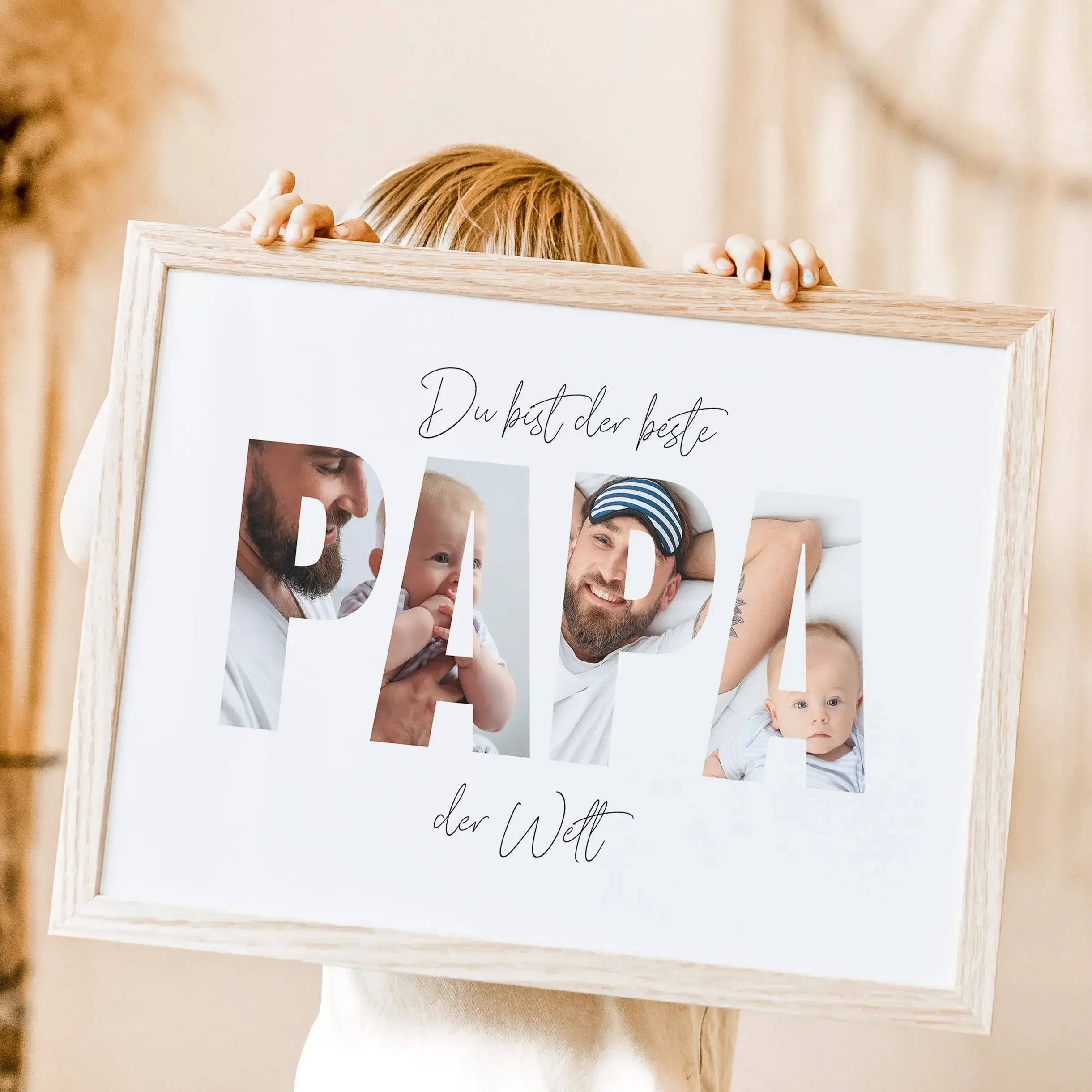 Bester Papa Poster-famprints-Personalisiertes Poster-Unser “Bester Papa Poster” ist das ideale Geschenk für den wichtigsten Mann in deinem Leben. Mit der Möglichkeit, persönliche Fotos hinter die Buchstaben "Papa" zu platzieren, wird dieses Poster zu eine
