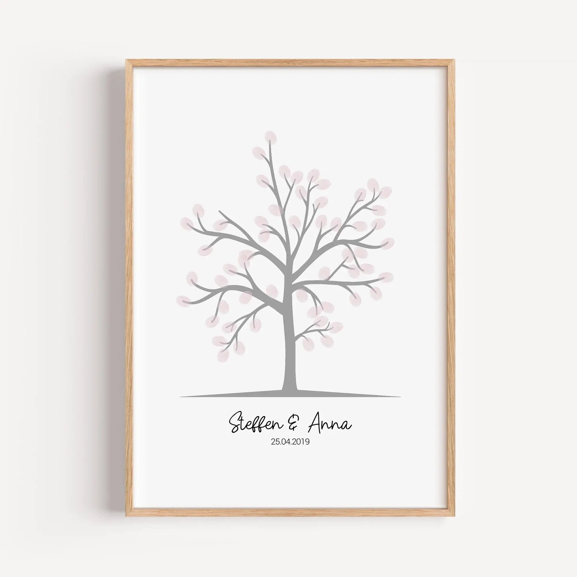 Fingerabdruck Bild Baum-Personalisiertes Poster-famprints-Das Fingerabdruck Bild Baum ist eine kreative Art, besondere Anlässe festzuhalten und Gäste aktiv einzubinden. Statt eines klassischen Gästebuchs entsteht ein persönliches Kunstwerk, das sich im La