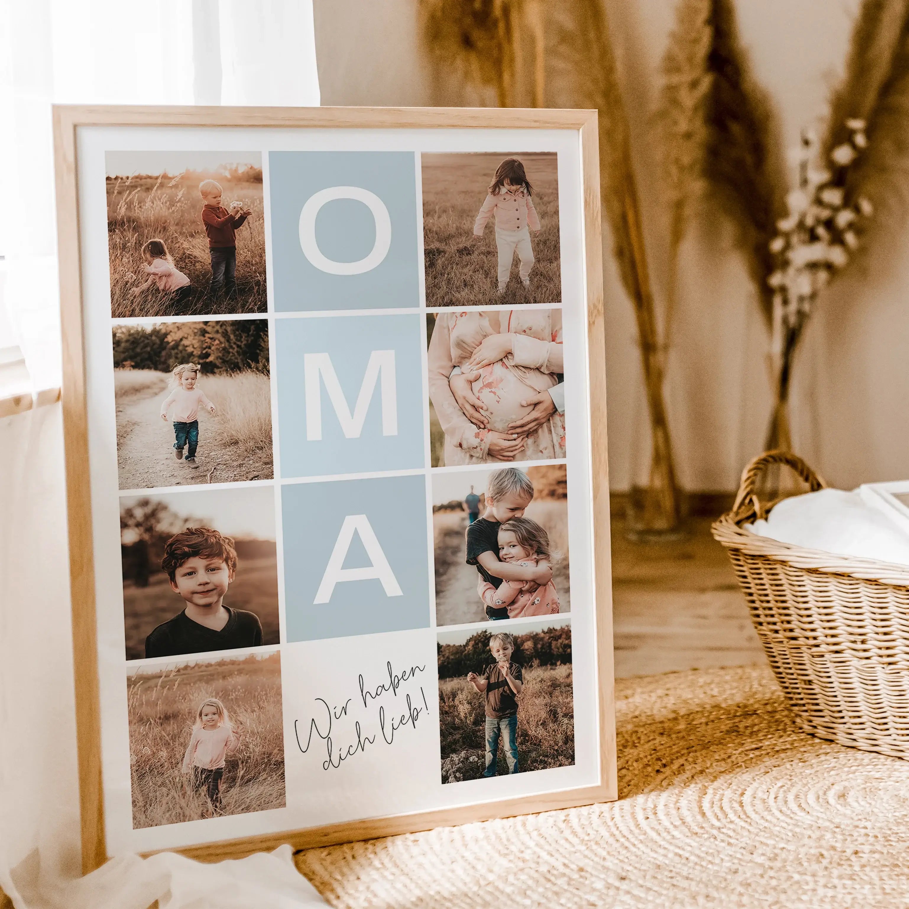 Fotocollage Oma Poster-famprints-Personalisiertes Poster-Gibt es eine bessere Art, deiner Oma zu zeigen, wie sehr du sie liebst, als mit einer personalisierten Fotocollage Oma von famprints? Lade einfach deine Lieblingsfotos hoch und füge deinen persönlic