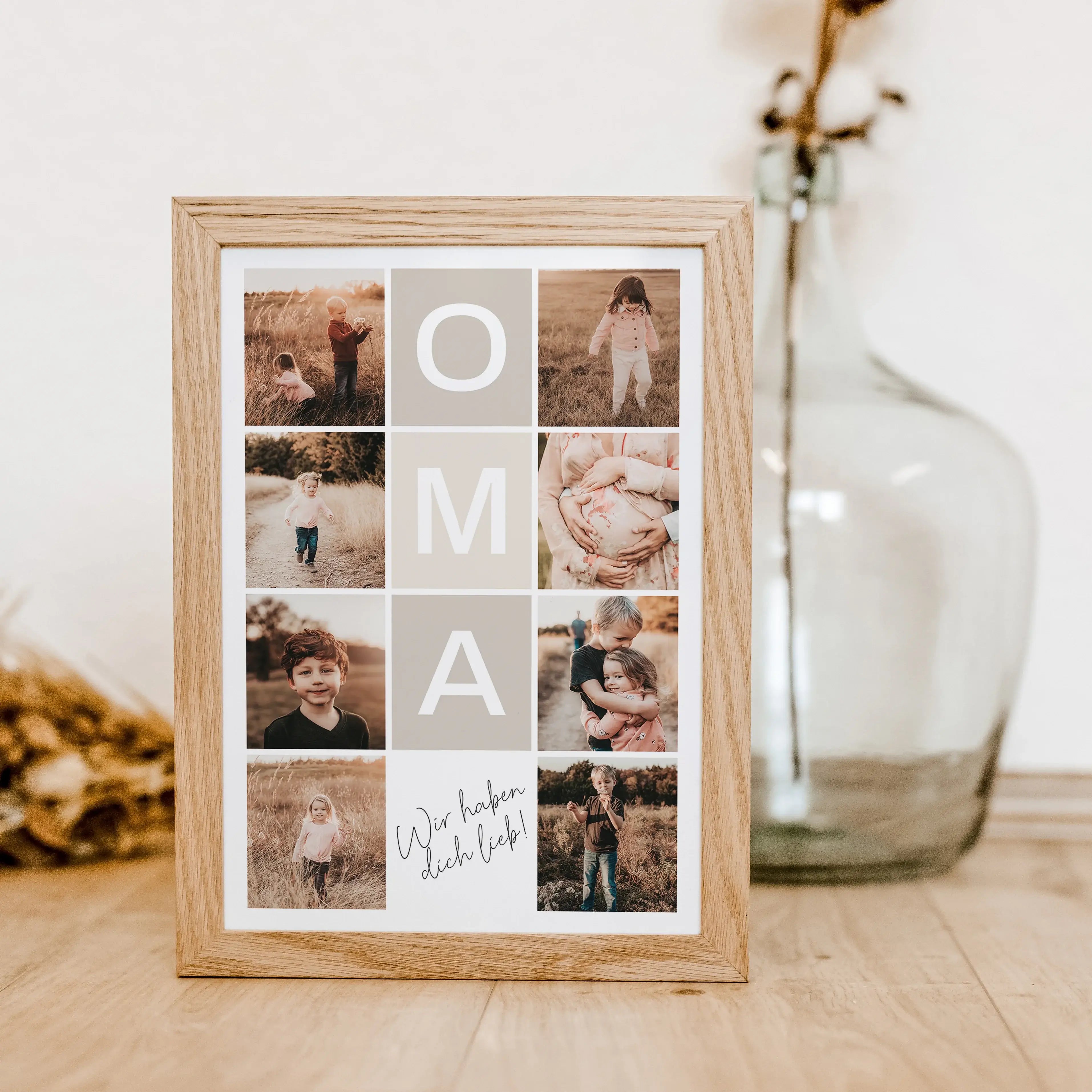Fotocollage Oma Poster-famprints-Personalisiertes Poster-Gibt es eine bessere Art, deiner Oma zu zeigen, wie sehr du sie liebst, als mit einer personalisierten Fotocollage Oma von famprints? Lade einfach deine Lieblingsfotos hoch und füge deinen persönlic