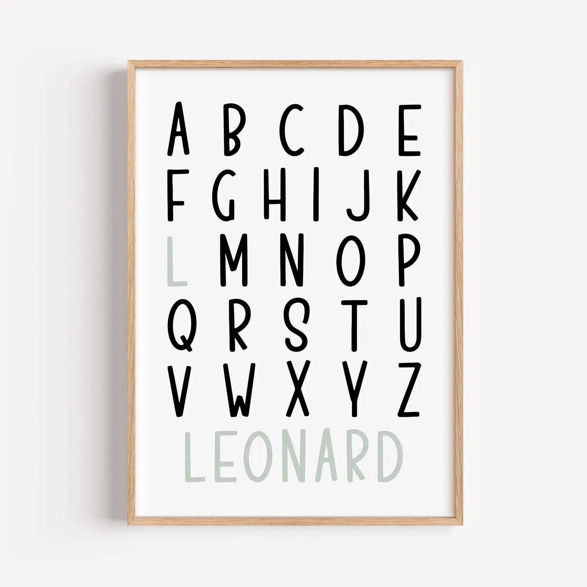 ABC Poster mit Namen-famprints-Personalisiertes Poster-Entdecke das ABC Poster mit Namen - die perfekte Ergänzung für jedes Kinderzimmer! Personalisierbar mit dem Namen deines Kindes wird dieses Poster zu einem einzigartigen Blickfang. Gestalte es einfach