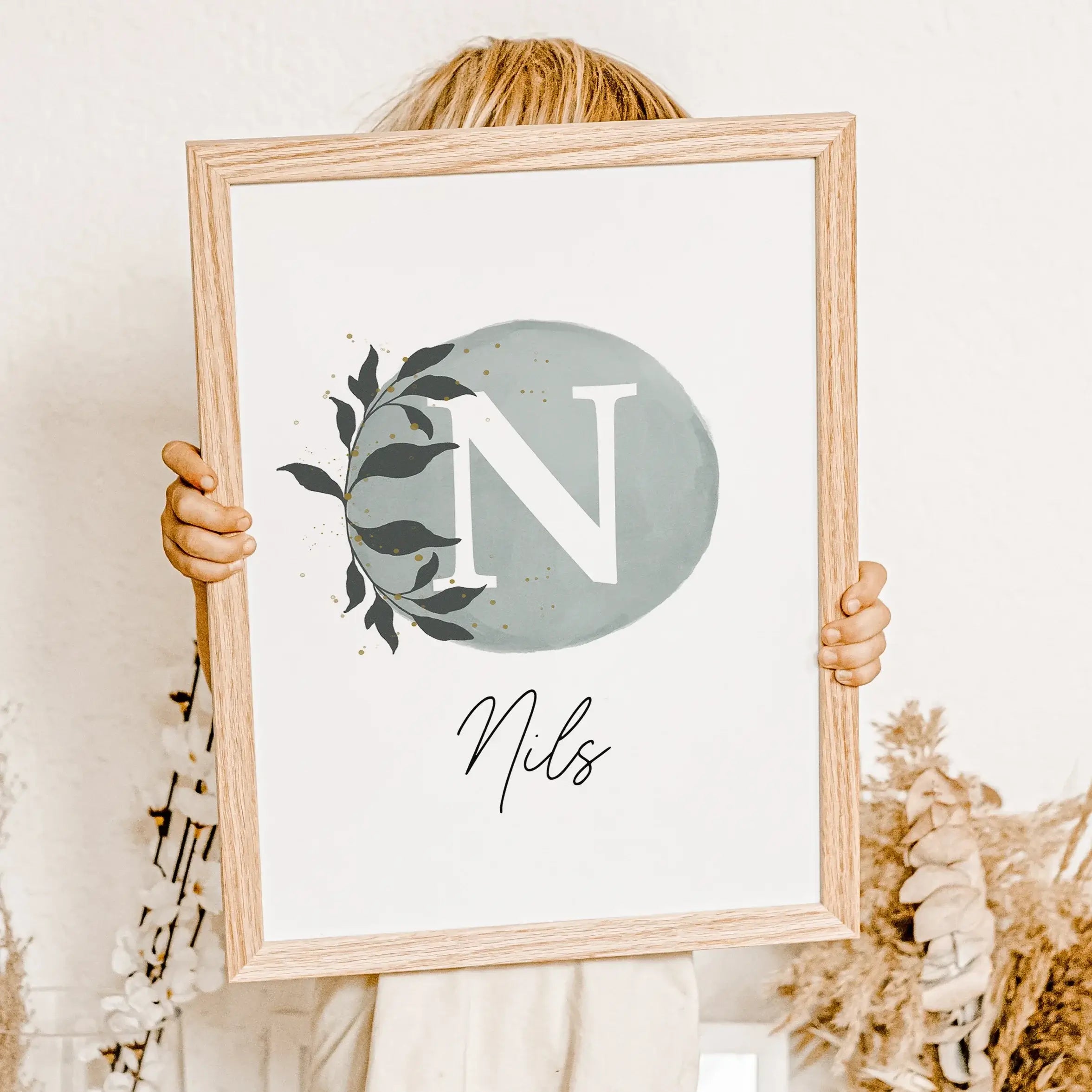 Buchstaben Poster Wasserfarbe-famprints-Personalisiertes Poster-Mache dein Kinderzimmer zu einer Kunstgalerie mit unserem wunderschönen Buchstaben Poster Wasserfarbe! Personalisiere es mit dem Anfangsbuchstaben und dem Namen deines Kindes für eine individ