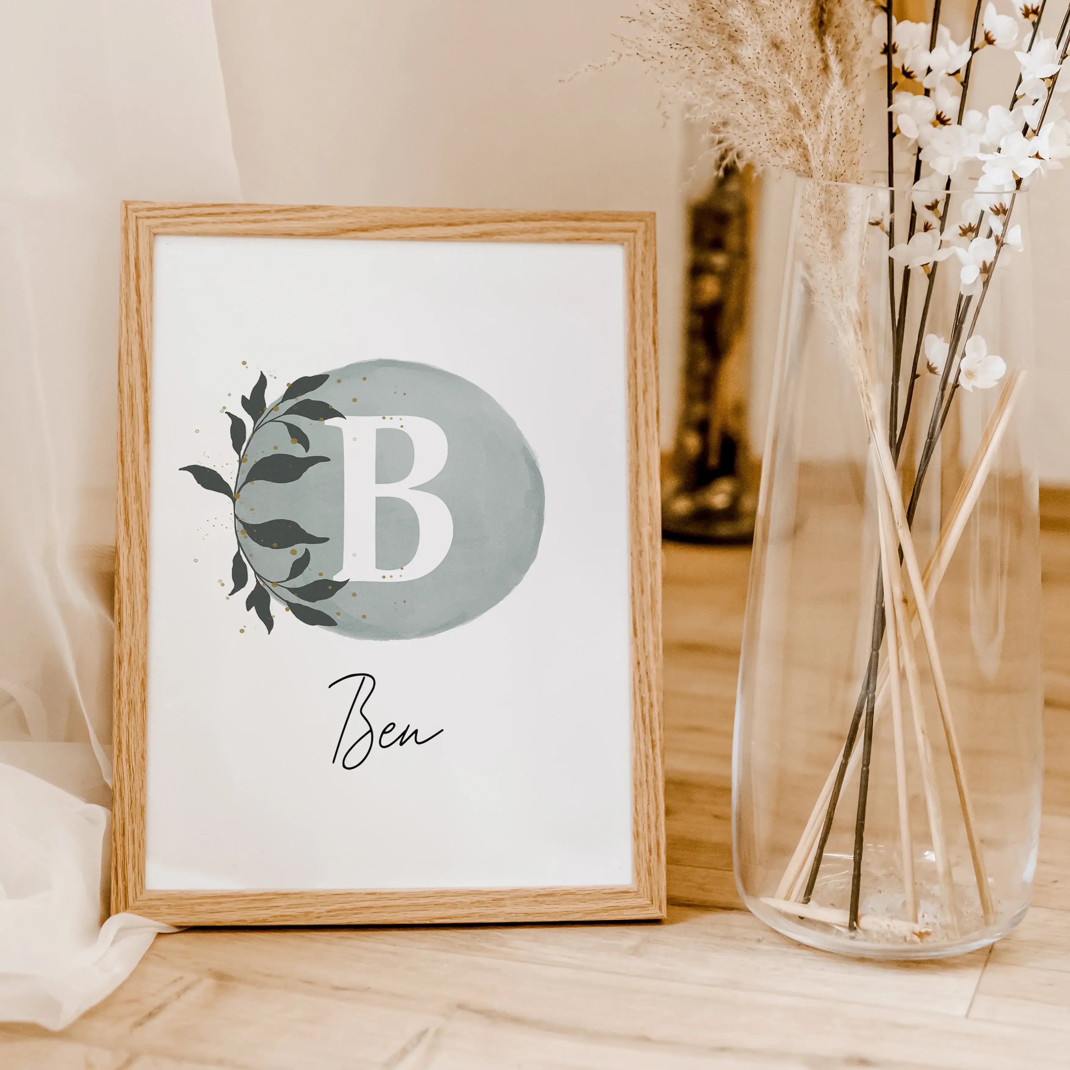 Buchstaben Poster Wasserfarbe-famprints-Personalisiertes Poster-Mache dein Kinderzimmer zu einer Kunstgalerie mit unserem wunderschönen Buchstaben Poster Wasserfarbe! Personalisiere es mit dem Anfangsbuchstaben und dem Namen deines Kindes für eine individ