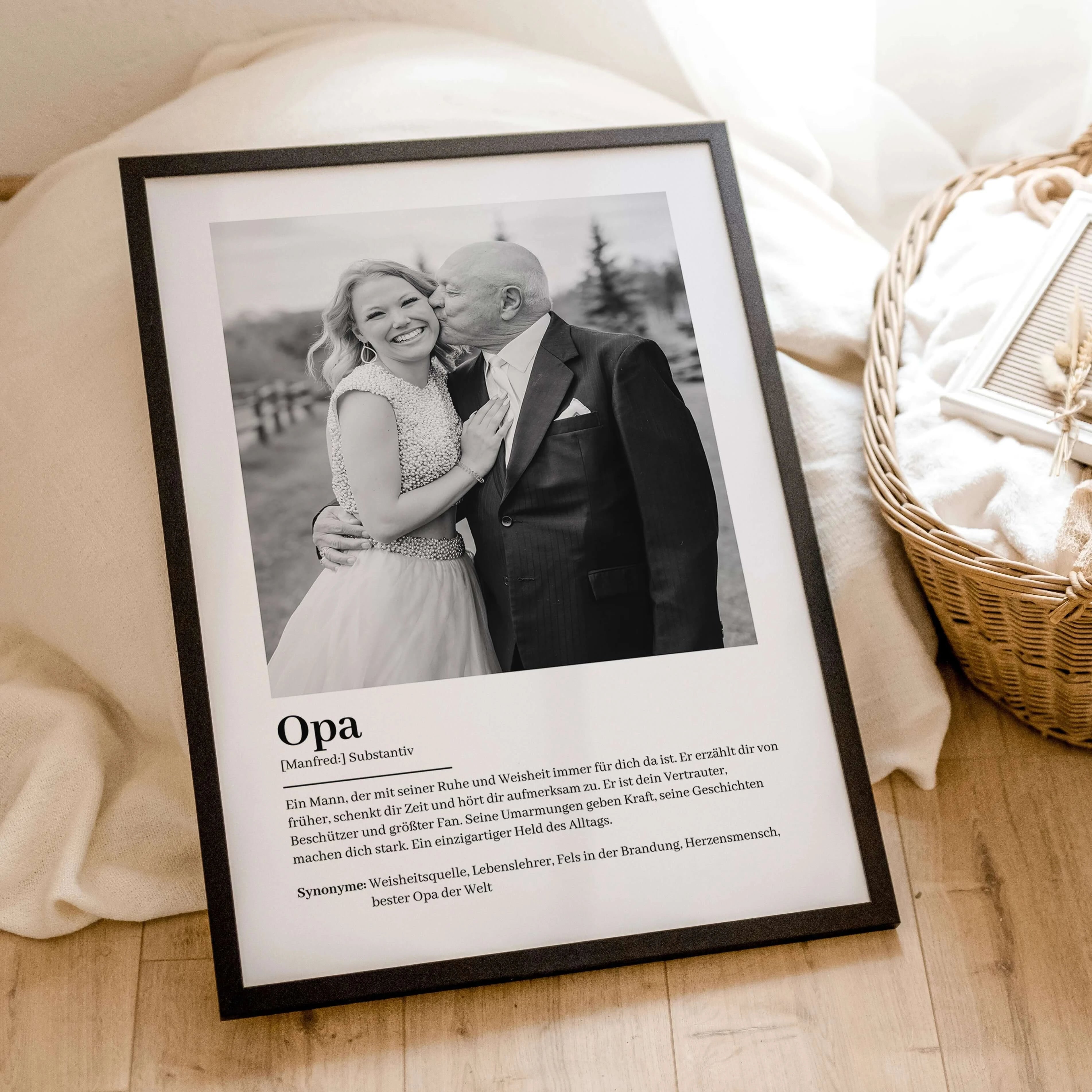 Opa Definition Poster mit Foto-Personalisiertes Poster-famprints-Suchst du nach einem besonderen Geschenk für deinen Opa? Unser Opa Definition Poster mit Foto ist die perfekte Wahl! Dieses liebevoll gestaltete Poster zeigt auf einzigartige Weise, wie wund
