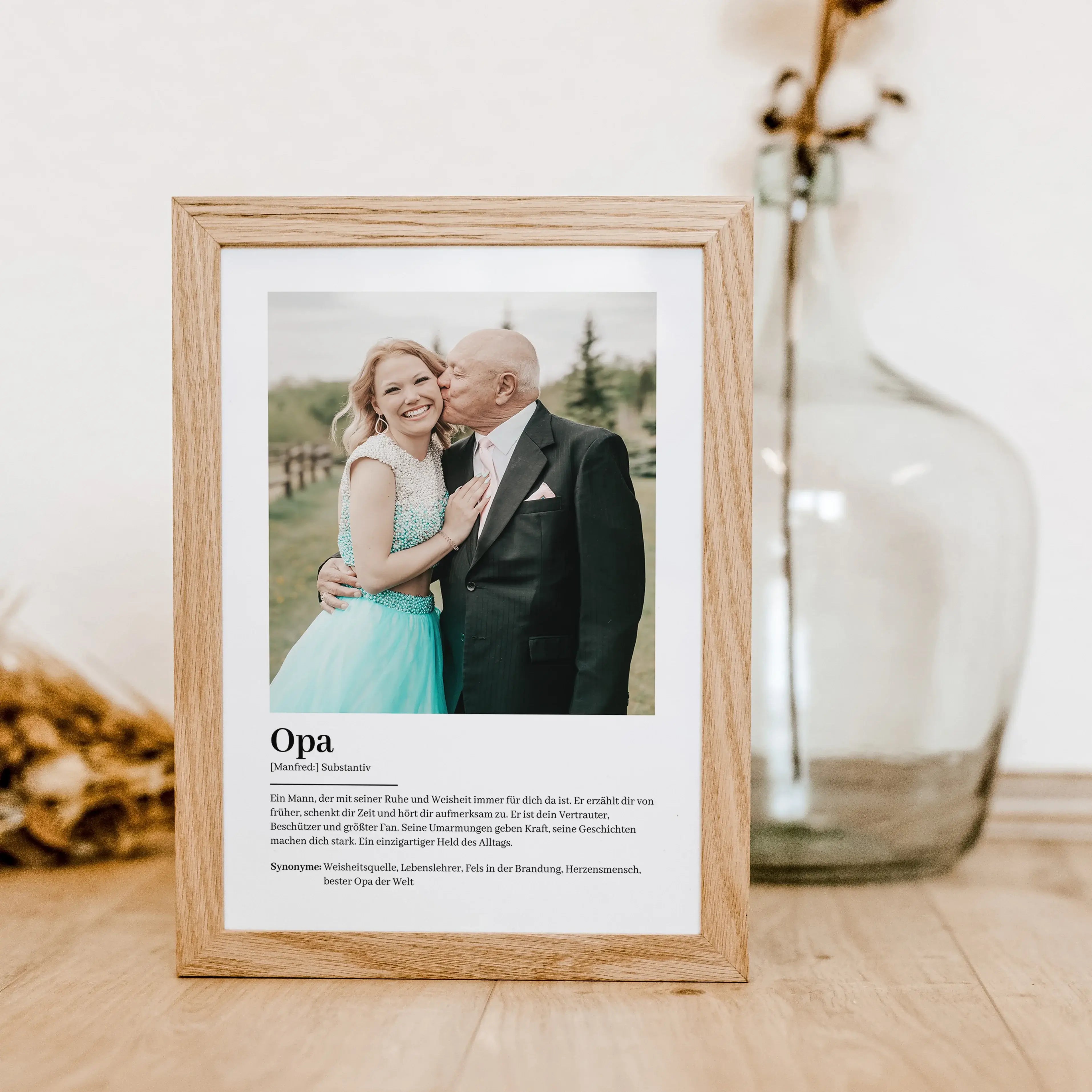 Opa Definition Poster mit Foto-Personalisiertes Poster-famprints-Suchst du nach einem besonderen Geschenk für deinen Opa? Unser Opa Definition Poster mit Foto ist die perfekte Wahl! Dieses liebevoll gestaltete Poster zeigt auf einzigartige Weise, wie wund