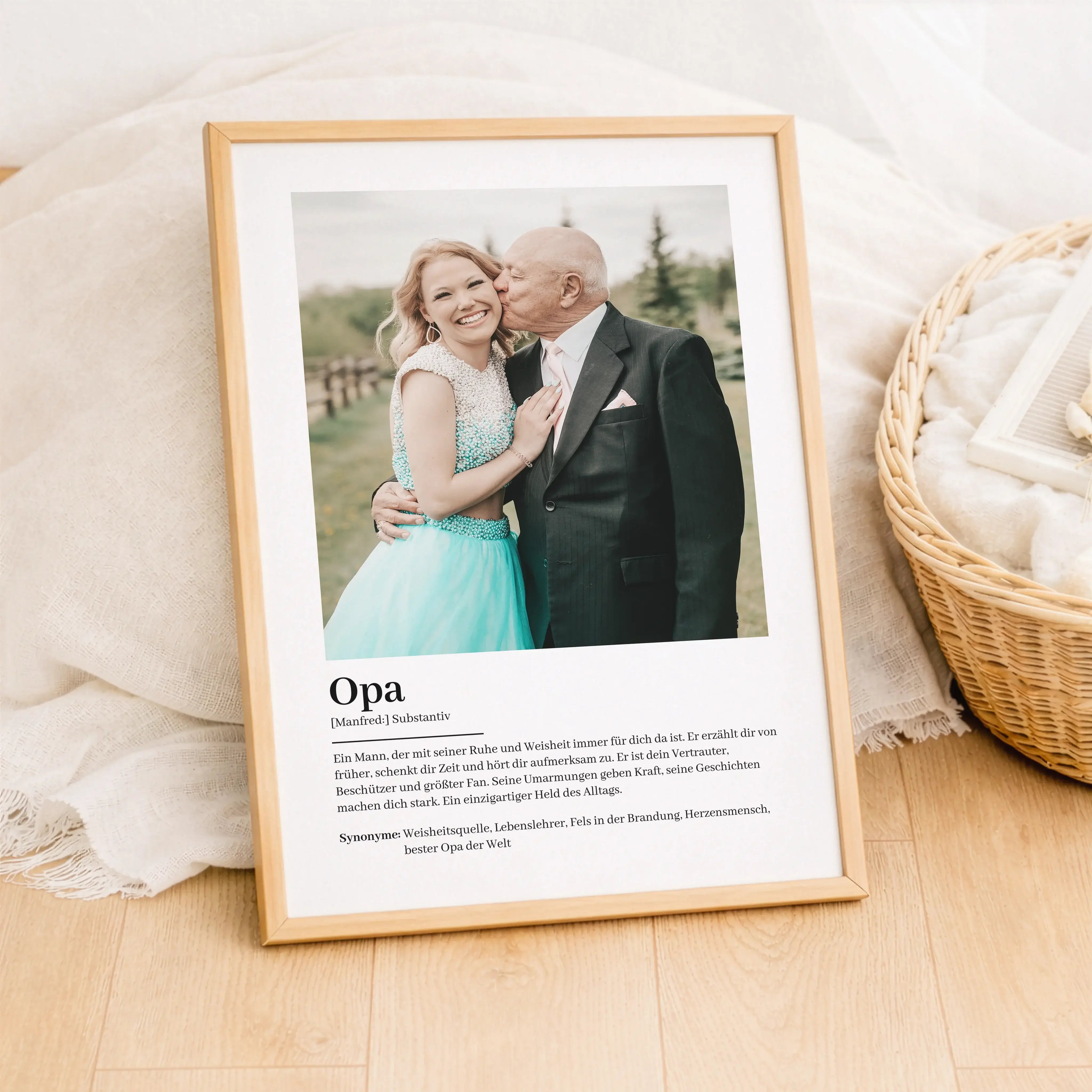 Opa Definition Poster mit Foto-Personalisiertes Poster-famprints-Das Opa Definition Poster mit Foto ist ein persönliches Geschenk, das Wertschätzung sichtbar macht. Du gestaltest ein individuelles Poster mit deinem eigenen Foto und kannst den Namen deines