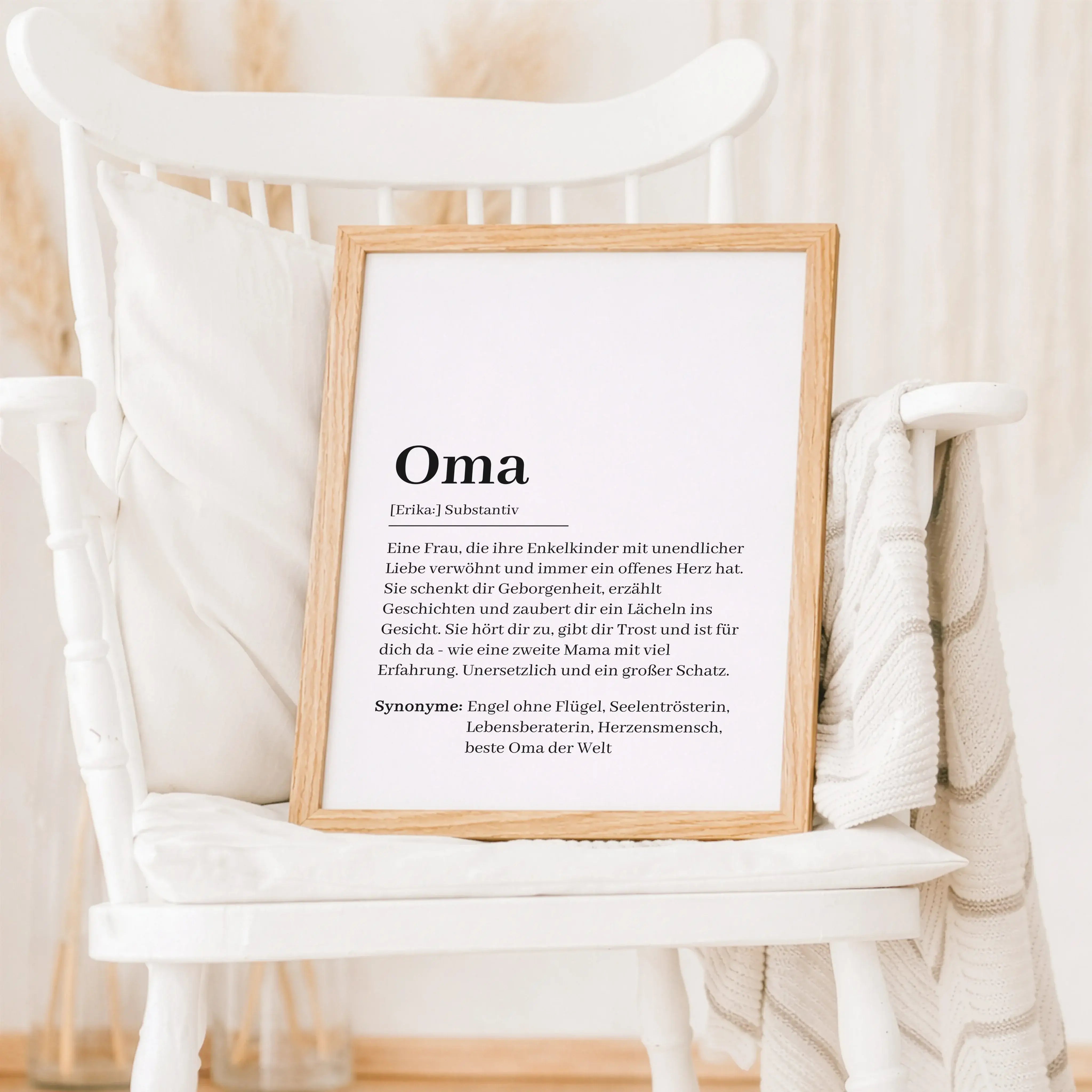 Oma Definition Poster-Personalisiertes Poster-famprints-Das Oma Definition Poster von famprints ist ein persönliches Geschenk für Menschen, die ihrer Oma auf besondere Weise Danke sagen möchten. Das liebevoll gestaltete Design erklärt den Begriff Oma nich