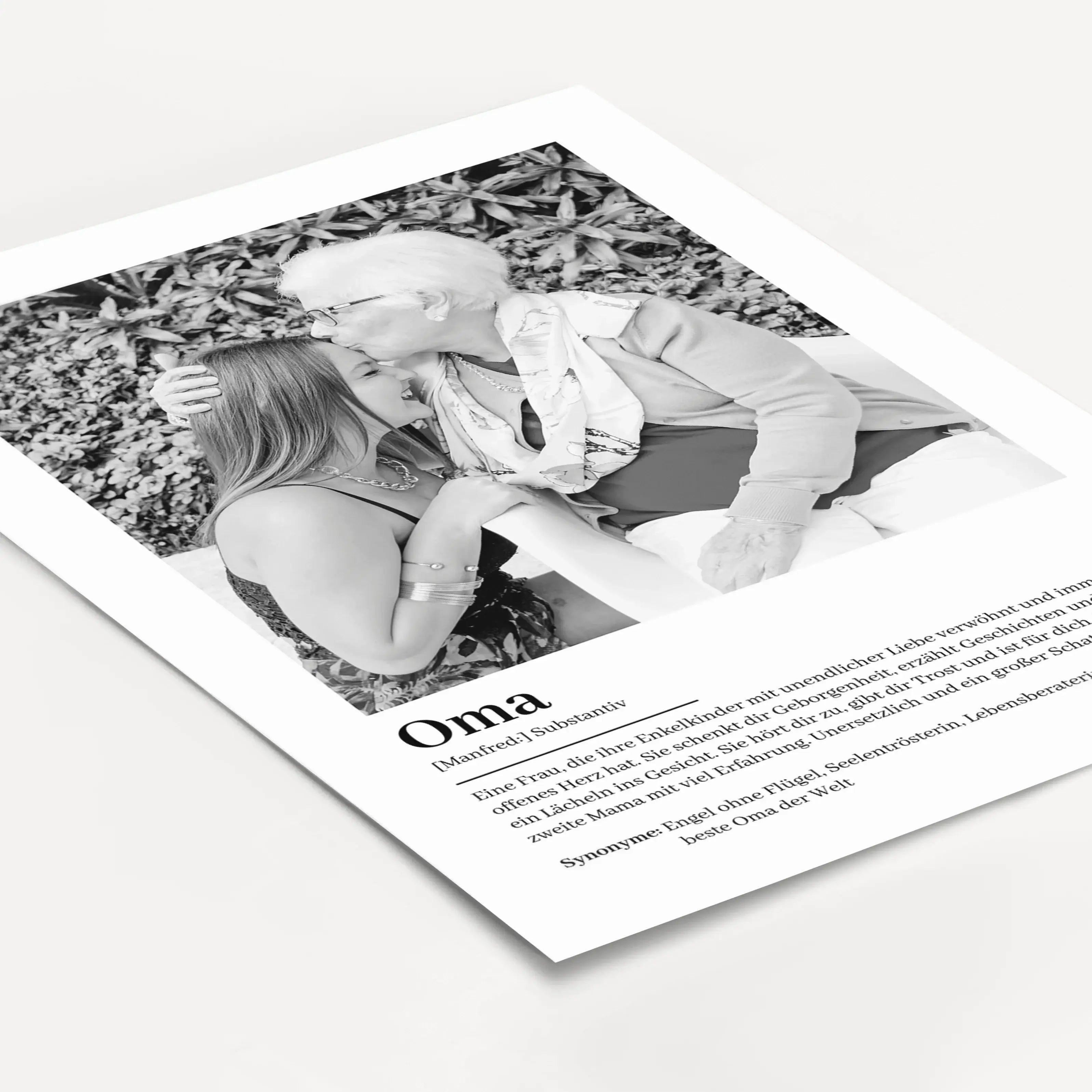 Oma Definition Poster mit Foto-Personalisiertes Poster-famprints-Das Oma Definition Poster mit Foto ist ein persönliches Geschenk, das Erinnerungen sichtbar macht und deiner Oma zeigt, wie viel sie dir bedeutet. Das liebevoll gestaltete Design verbindet e