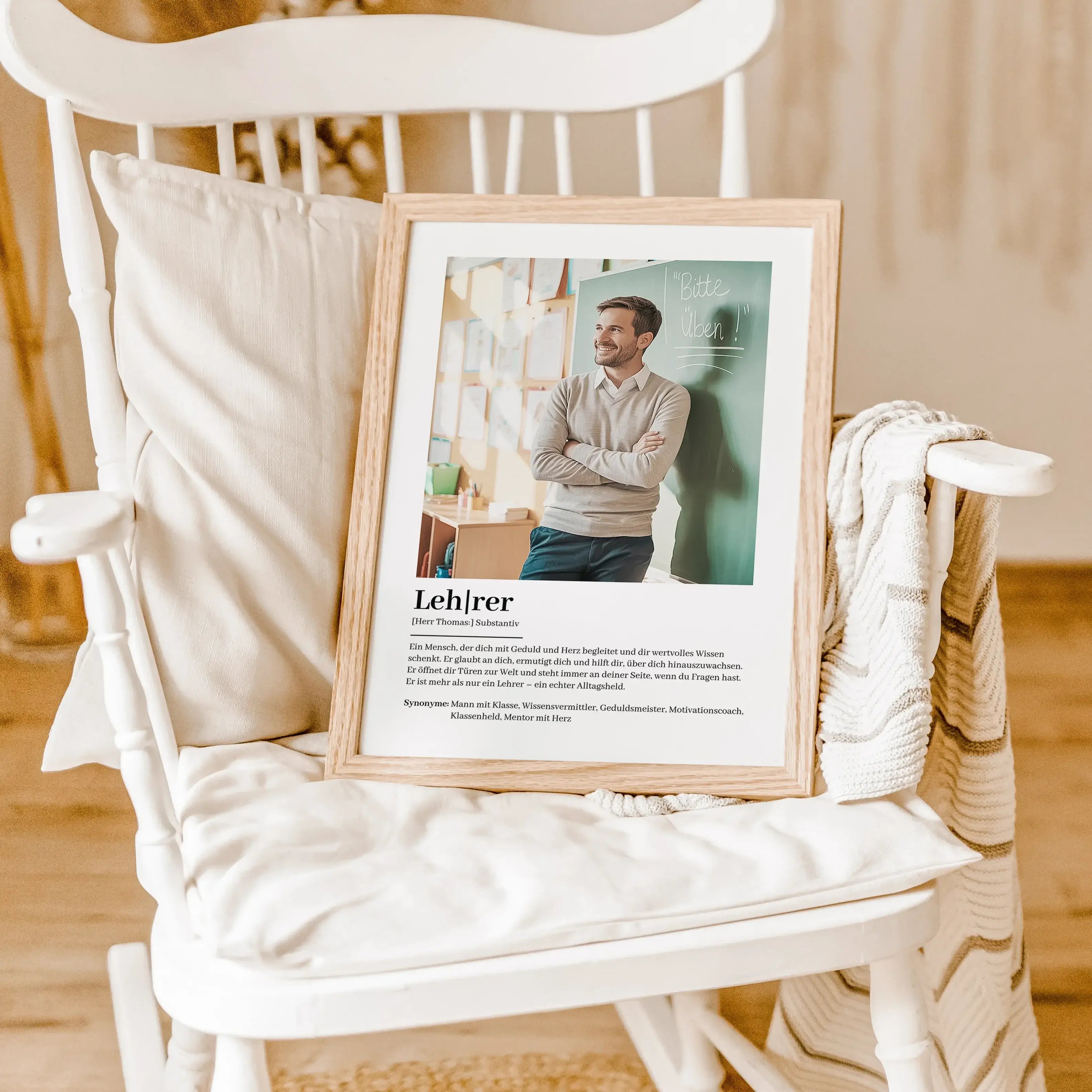 Lehrer Definition Poster mit Foto-Personalisiertes Poster-famprints-Suchst du nach einem besonderen Geschenk für deinen Lehrer? Unser Lehrer Definition Poster mit Foto ist die perfekte Wahl! Dieses liebevoll gestaltete Poster zeigt auf einzigartige Weise,