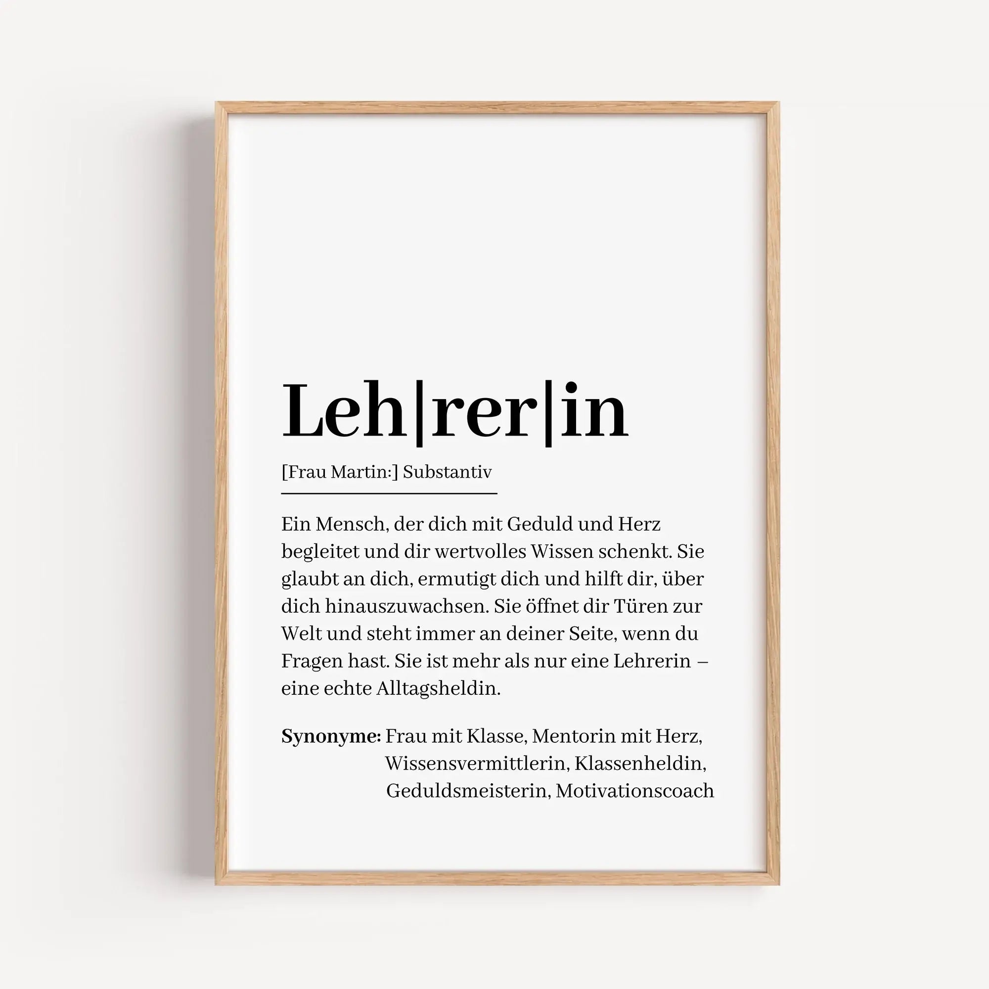 Lehrerin Definition Poster-Personalisiertes Poster-famprints-Suchst du nach einem besonderen Geschenk für deine Lehrerin? Unser Lehrerin Definition Poster ist die perfekte Wahl! Dieses liebevoll gestaltete Poster beschreibt auf einzigartige Weise, wie ein