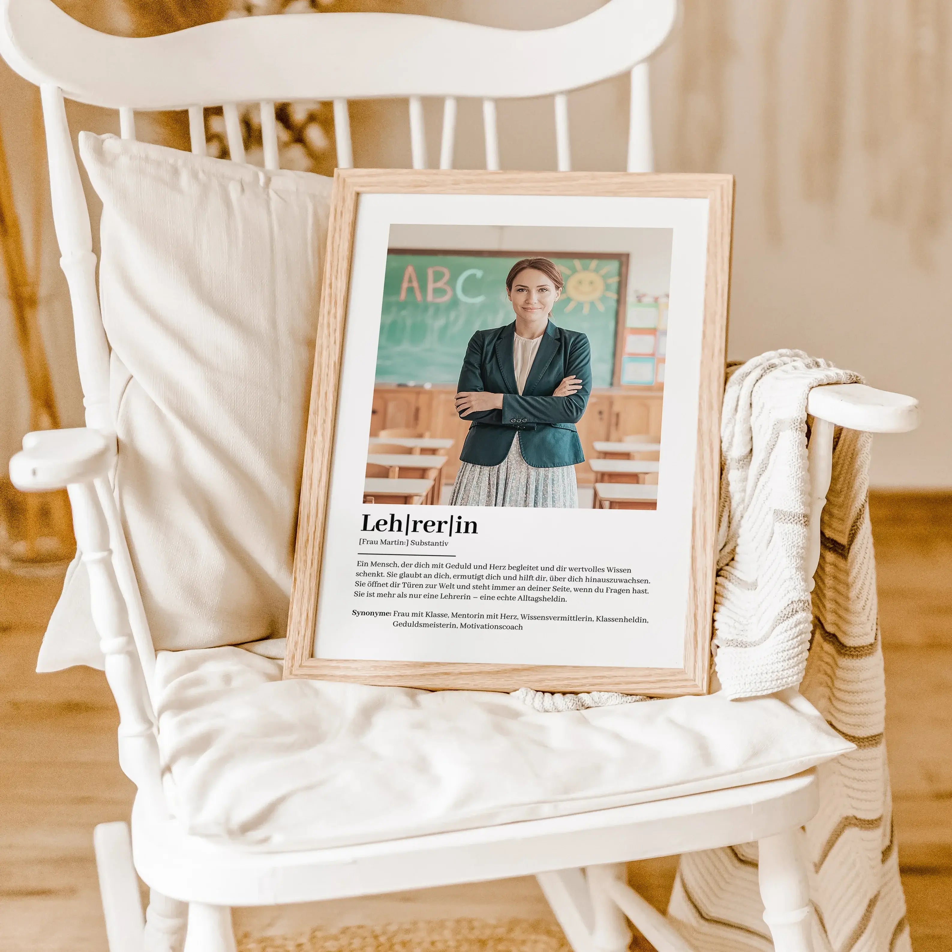 Lehrerin Definition Poster mit Foto-Personalisiertes Poster-famprints-Suchst du nach einem besonderen Geschenk für deine Lieblingslehrerin? Unser Lehrerin Definition Poster mit Foto ist die perfekte Wahl! Dieses liebevoll gestaltete Poster zeigt auf einzi