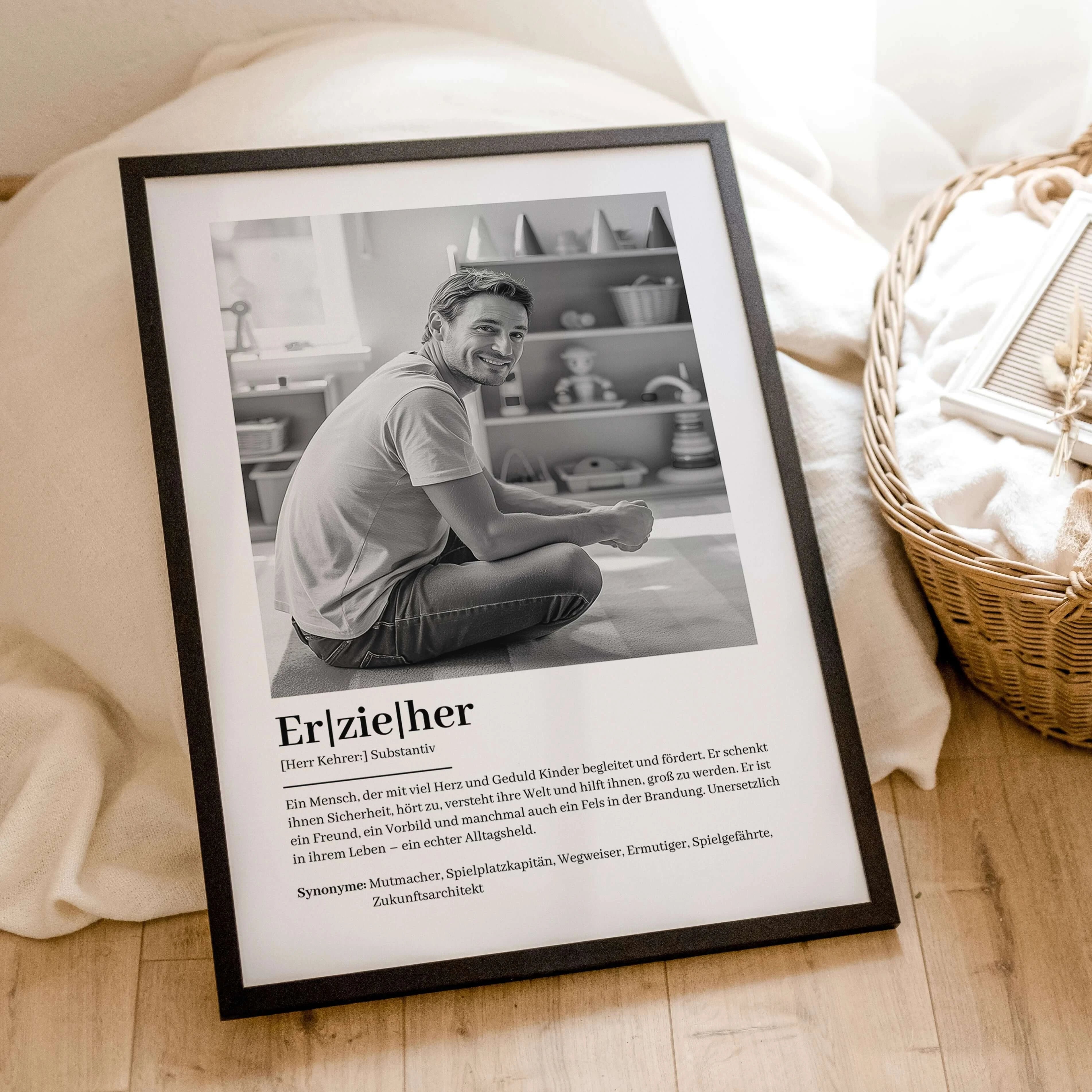 Erzieher Definition Poster mit Foto-Personalisiertes Poster-famprints-Suchst du ein besonderes Geschenk für deinen Erzieher? Unser Erzieher Definition Poster mit Foto ist die perfekte Wahl! Dieses liebevoll gestaltete Poster zeigt auf einzigartige Weise,