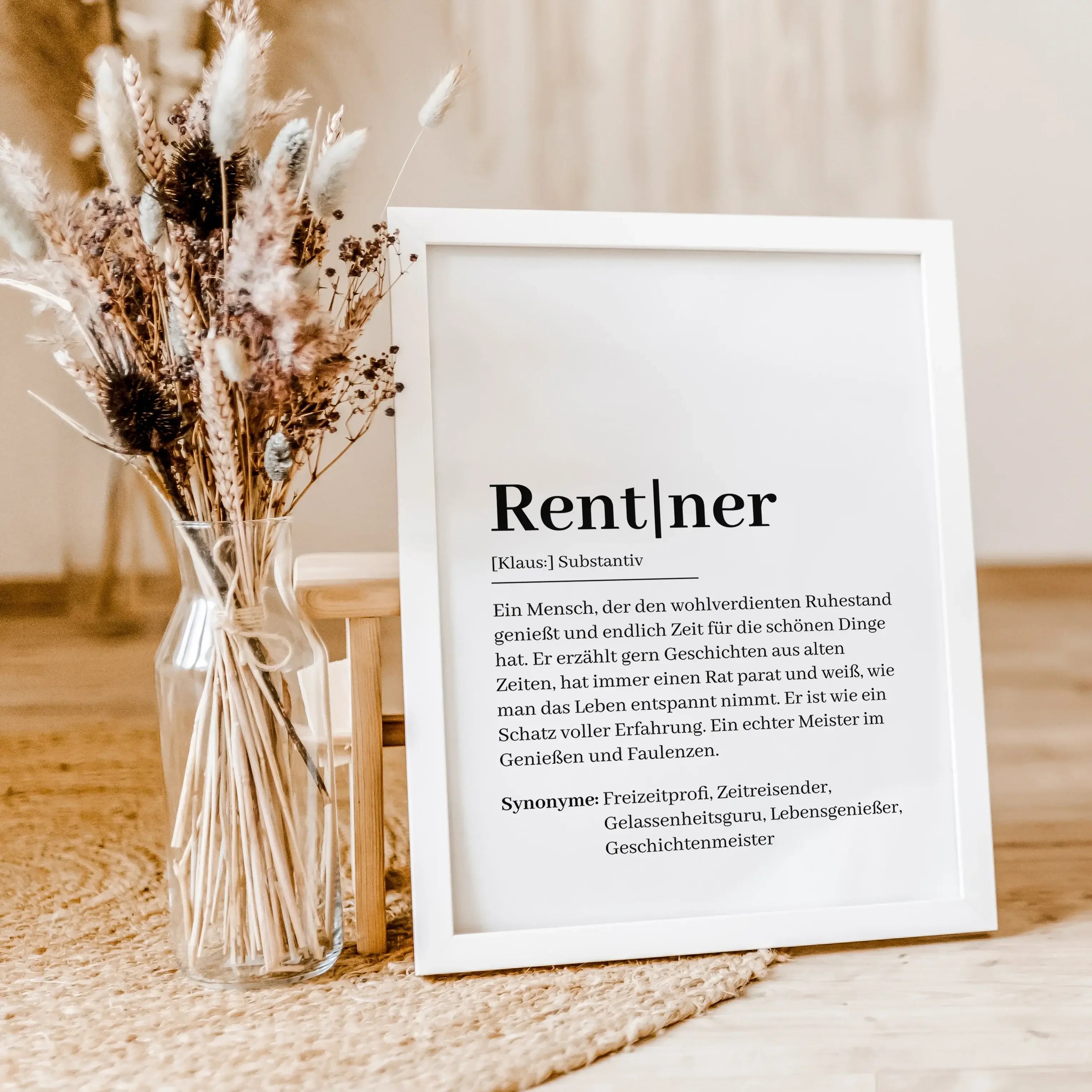 Rentner Definition Poster-Personalisiertes Poster-famprints-Entdecke unser liebevoll gestaltetes Rentner Definition Poster – das perfekte Geschenk zum Rentenbeginn! Dieses besondere Poster zeigt auf humorvolle und herzliche Weise, wie ein Rentner wirklich