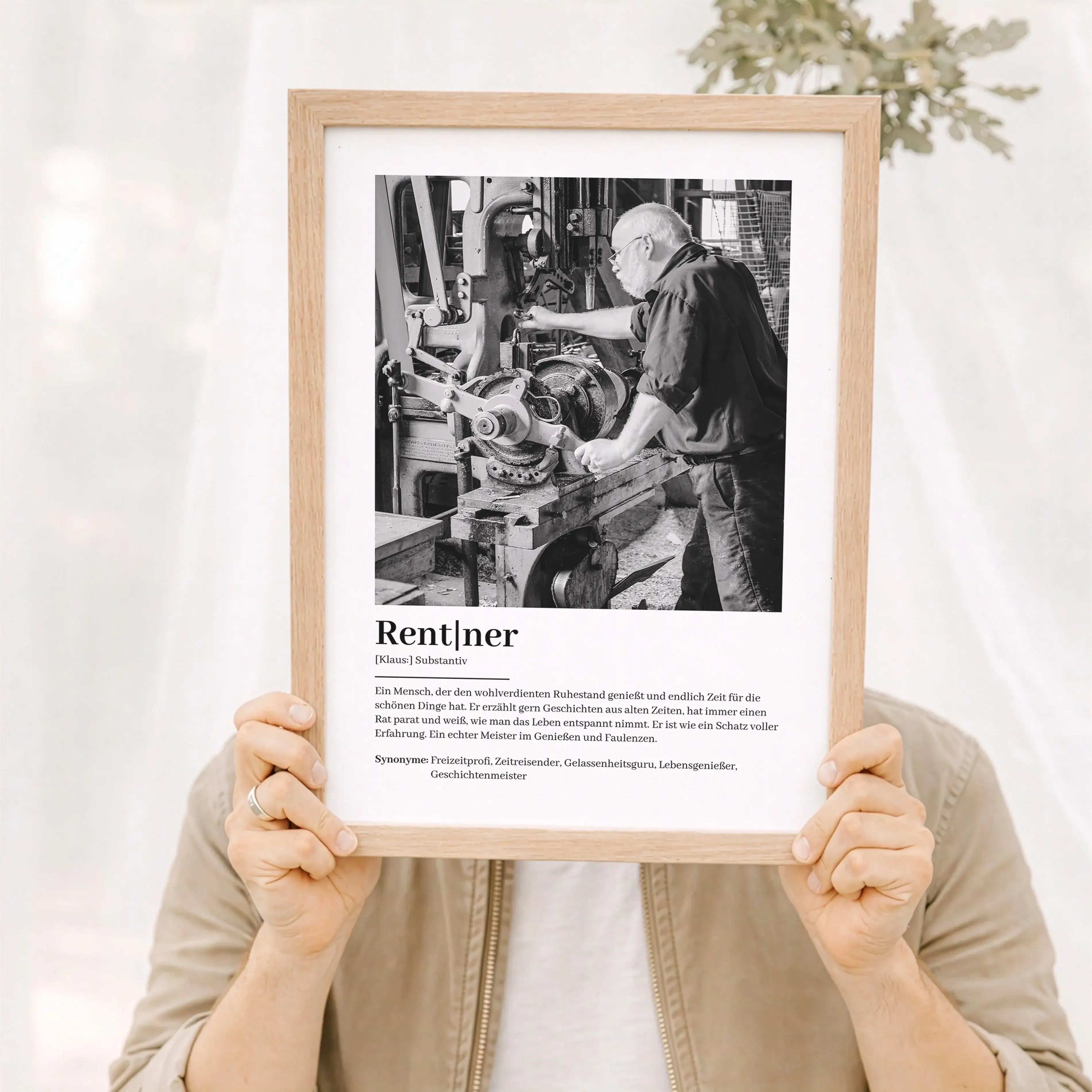 Rentner Definition Poster mit Foto-Personalisiertes Poster-famprints-Das Rentner Definition Poster mit Foto ist ein persönliches Geschenk zum Ruhestand, das Humor, Wertschätzung und Individualität verbindet. Bei famprints gestaltest du ein Poster, das den