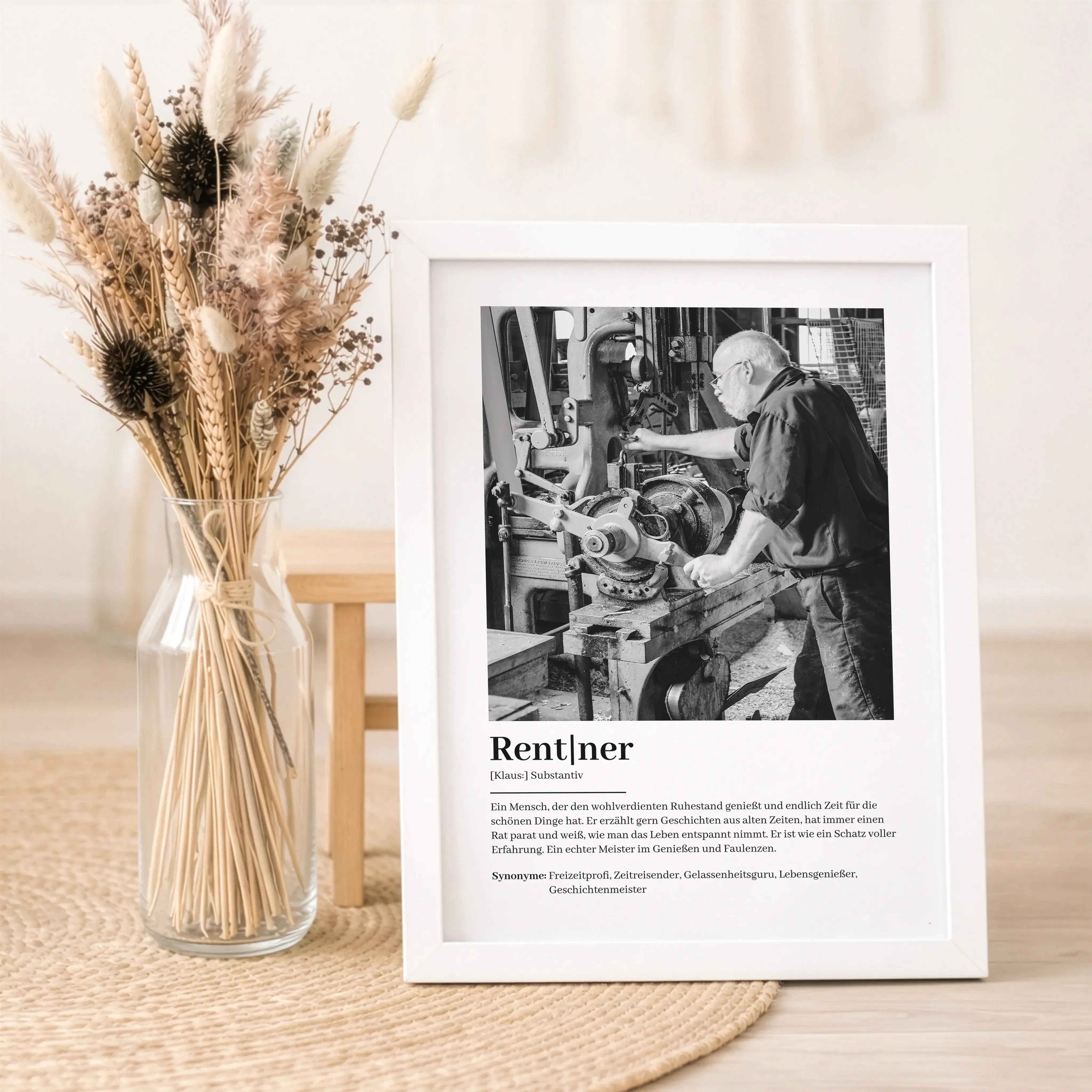 Rentner Definition Poster mit Foto-Personalisiertes Poster-famprints-Das Rentner Definition Poster mit Foto ist ein persönliches Geschenk zum Ruhestand, das Humor, Wertschätzung und Individualität verbindet. Bei famprints gestaltest du ein Poster, das den