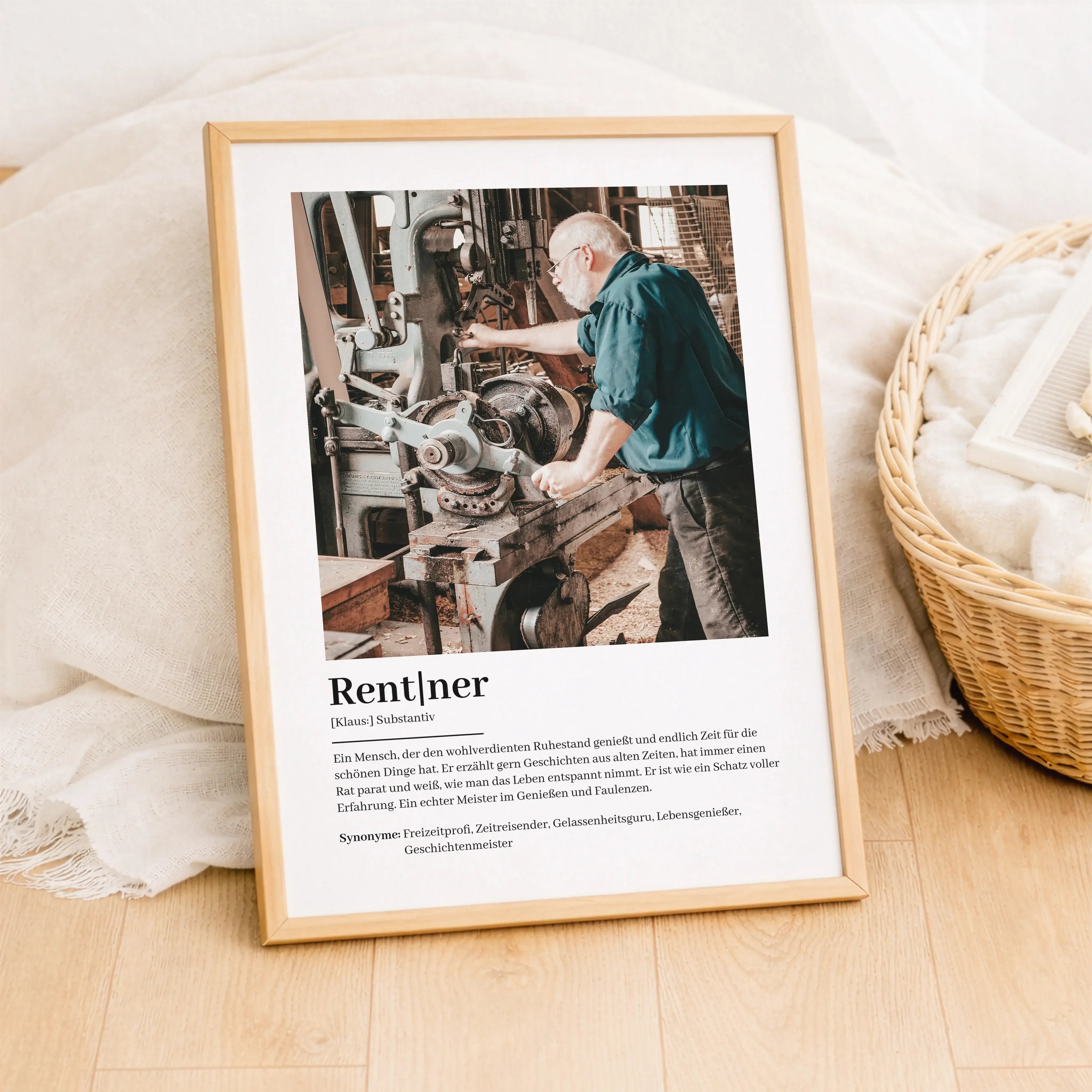 Rentner Definition Poster mit Foto-Personalisiertes Poster-famprints-Das Rentner Definition Poster mit Foto ist ein persönliches Geschenk zum Ruhestand, das Humor, Wertschätzung und Individualität verbindet. Bei famprints gestaltest du ein Poster, das den