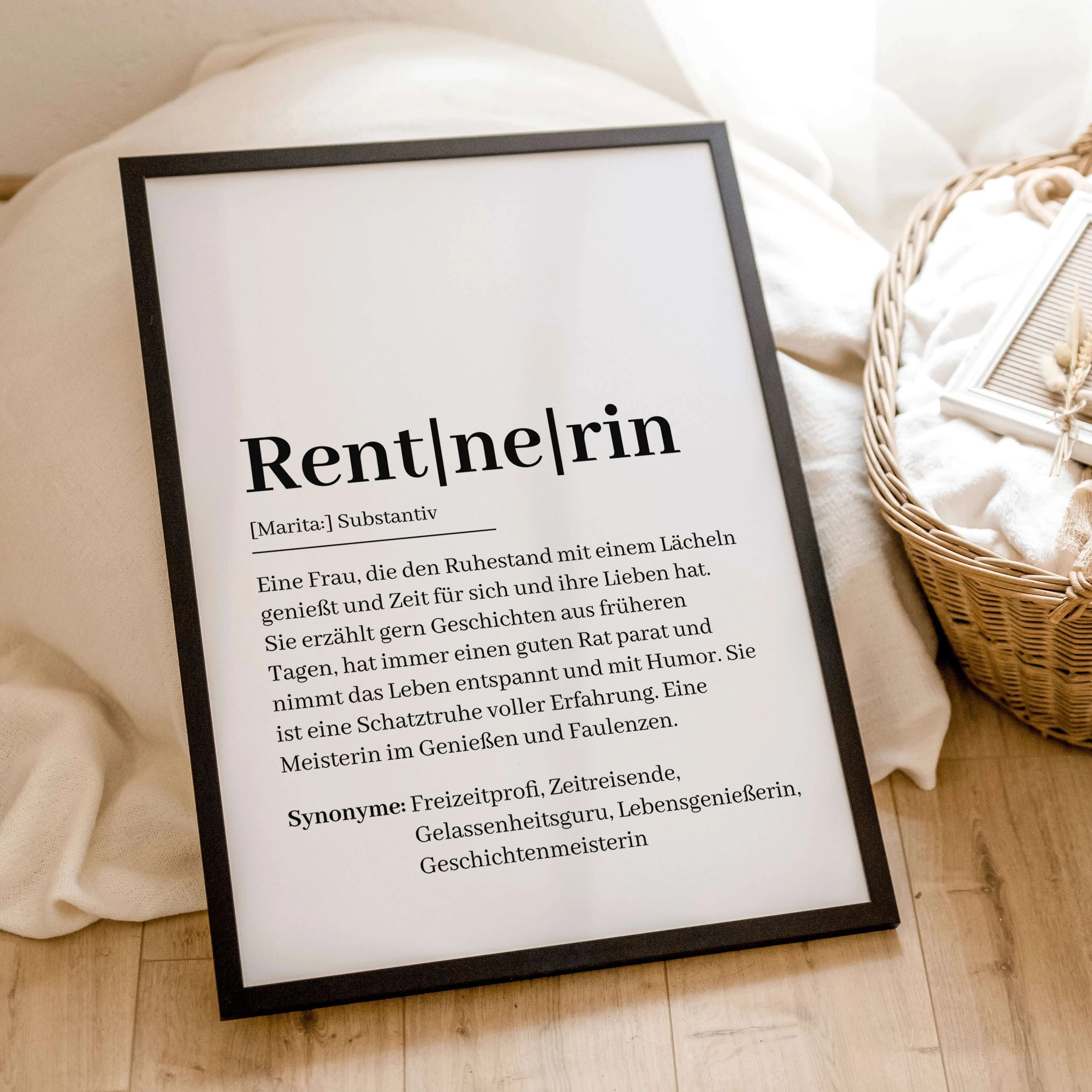 Rentnerin Definition Poster-Personalisiertes Poster-famprints-Suchst du ein besonderes Geschenk zum Rentenbeginn? Unser Rentnerin Definition Poster ist die perfekte Wahl! Dieses liebevoll gestaltete Poster zeigt auf humorvolle und herzliche Weise, wie ein