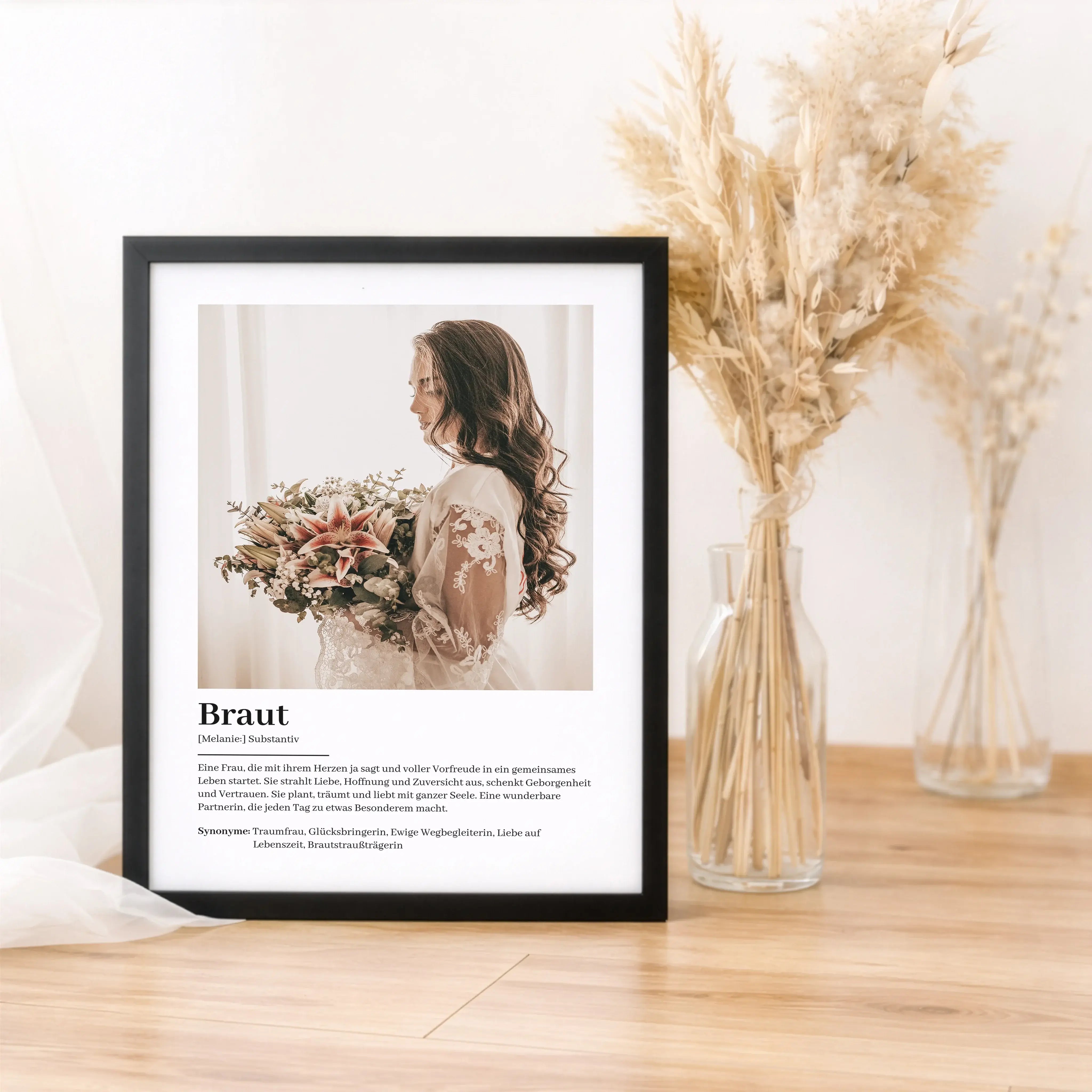 Braut Definition Poster mit Foto-Personalisiertes Poster-famprints-Das Braut Definition Poster mit Foto ist eine persönliche Geschenkidee für die Hochzeit, den Junggesellinnenabschied oder als liebevolle Überraschung vor dem großen Tag. Dieses personalisi