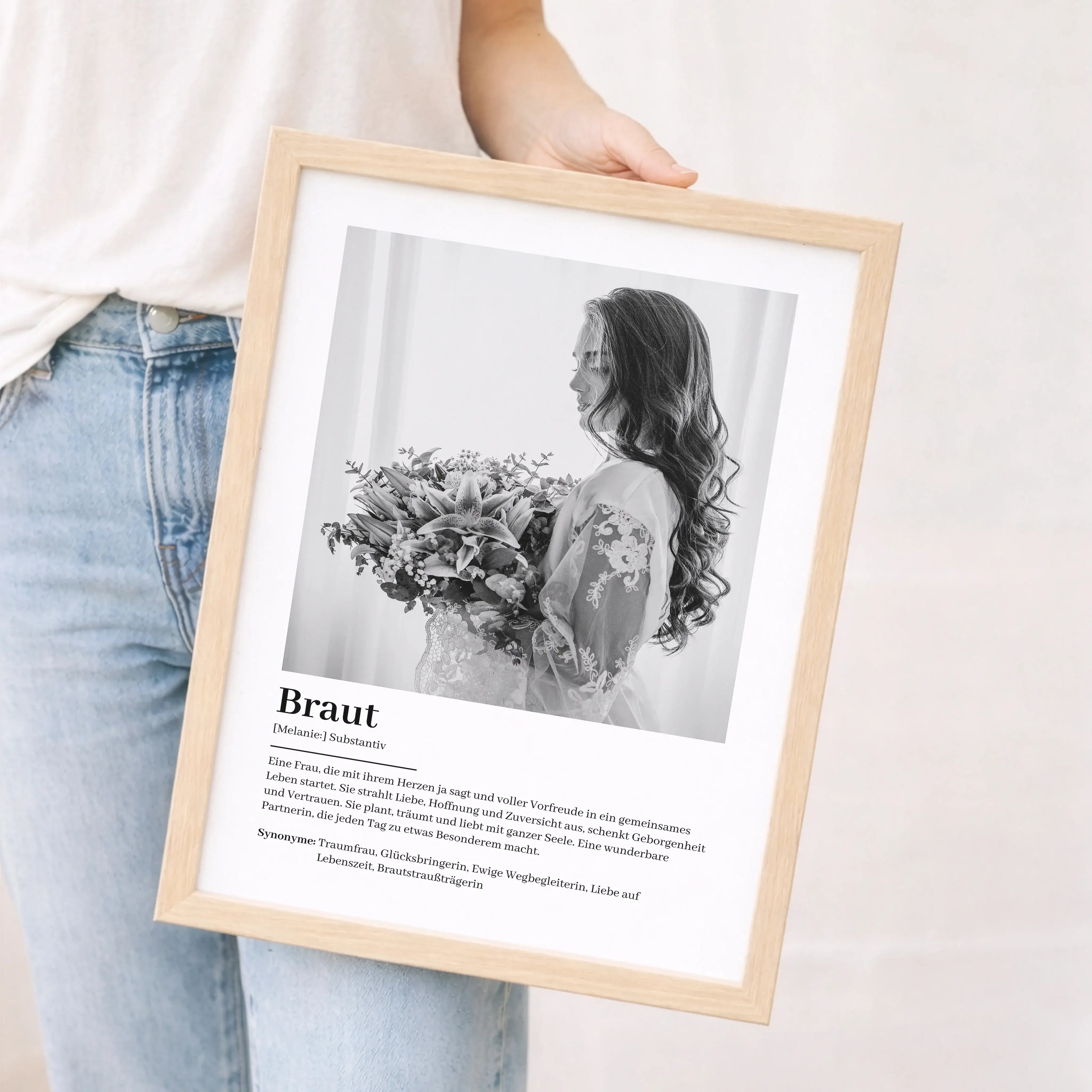 Braut Definition Poster mit Foto-Personalisiertes Poster-famprints-Das Braut Definition Poster mit Foto ist eine persönliche Geschenkidee für die Hochzeit, den Junggesellinnenabschied oder als liebevolle Überraschung vor dem großen Tag. Dieses personalisi