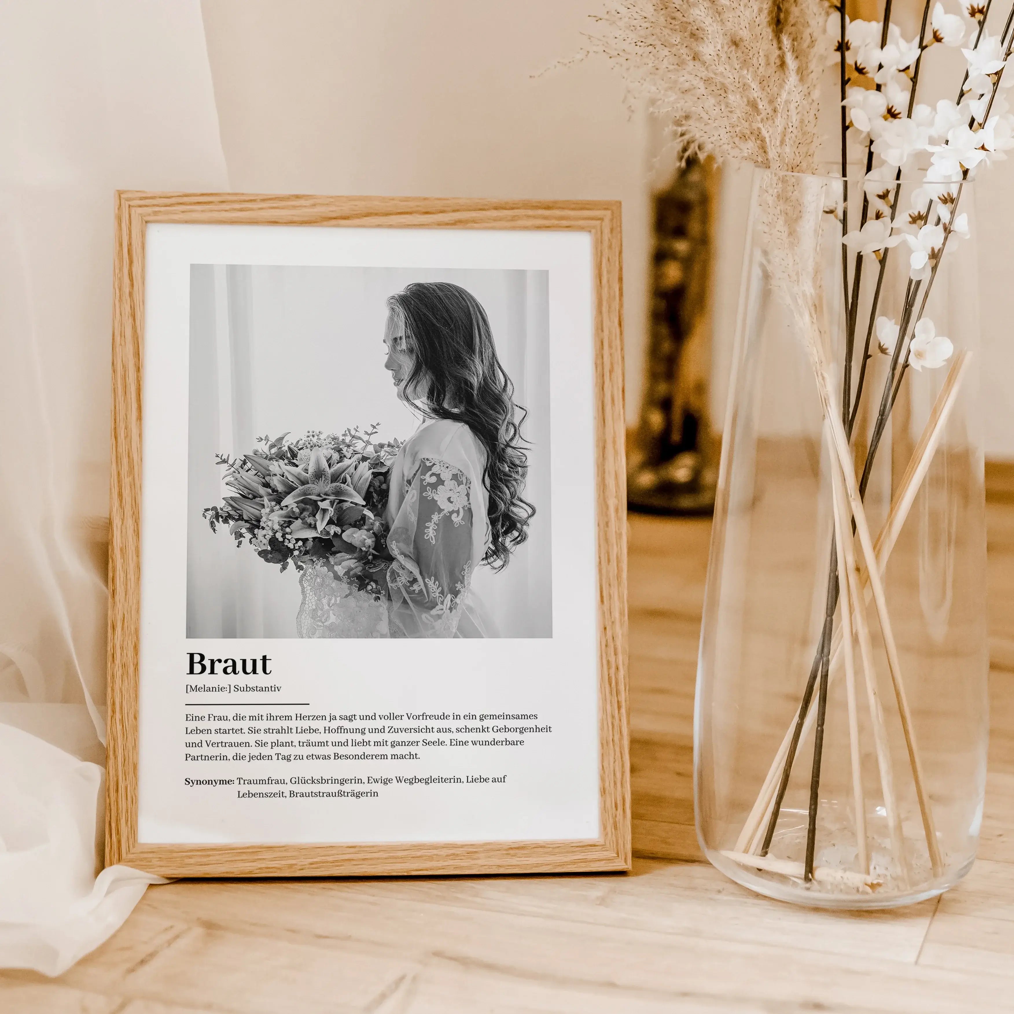 Braut Definition Poster mit Foto-Personalisiertes Poster-famprints-Suchst du nach einem einzigartigen Geschenk für die Braut? Unser Braut Definition Poster mit Foto ist die perfekte Wahl! Dieses liebevoll gestaltete Poster zeigt auf besondere Weise, was e