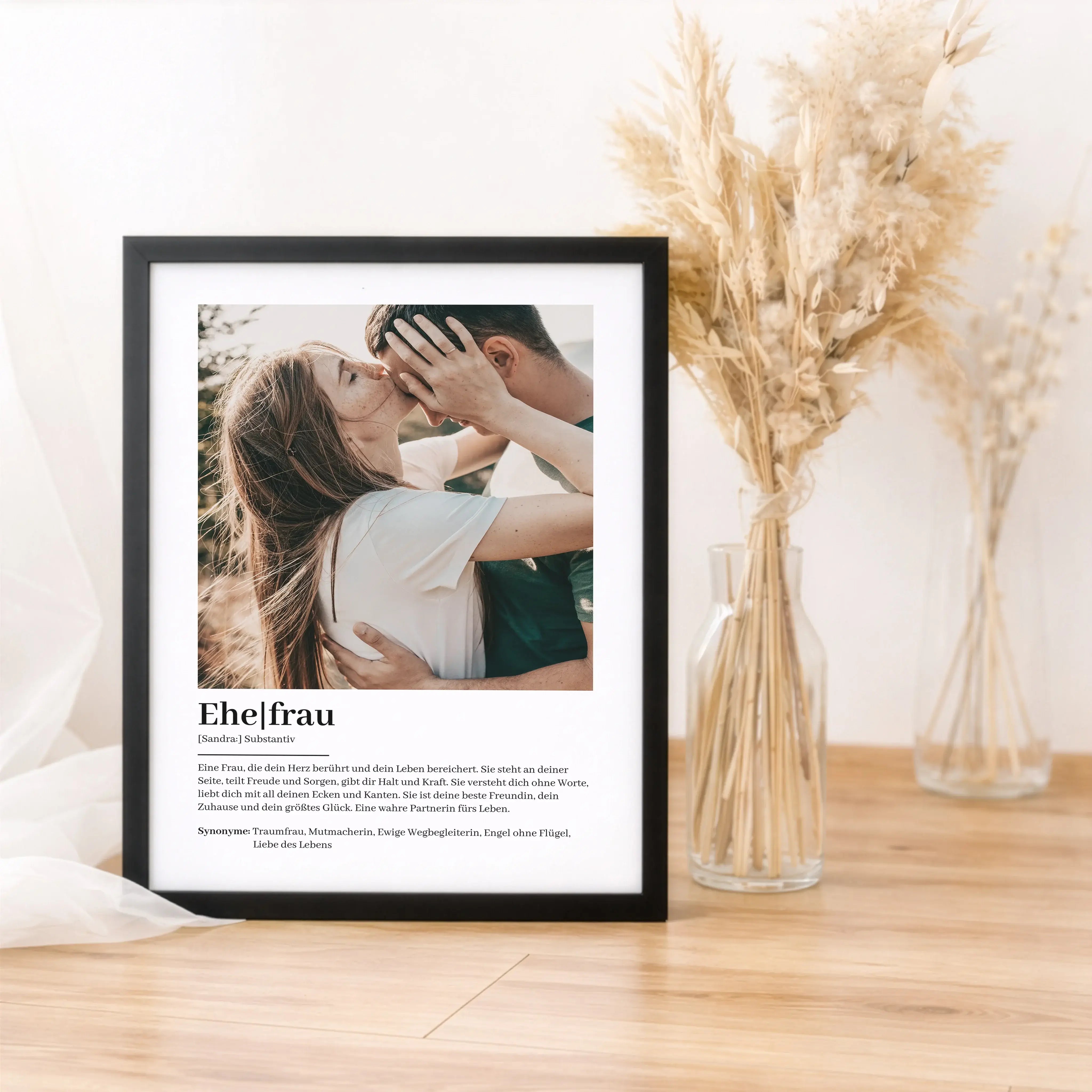 Ehefrau Definition Poster mit Foto-Personalisiertes Poster-famprints-Das Ehefrau Definition Poster mit Foto ist eine persönliche Art, deiner Frau zu zeigen, was sie dir bedeutet. Du gestaltest das Poster individuell mit einem Foto, ihrem Namen und einem T