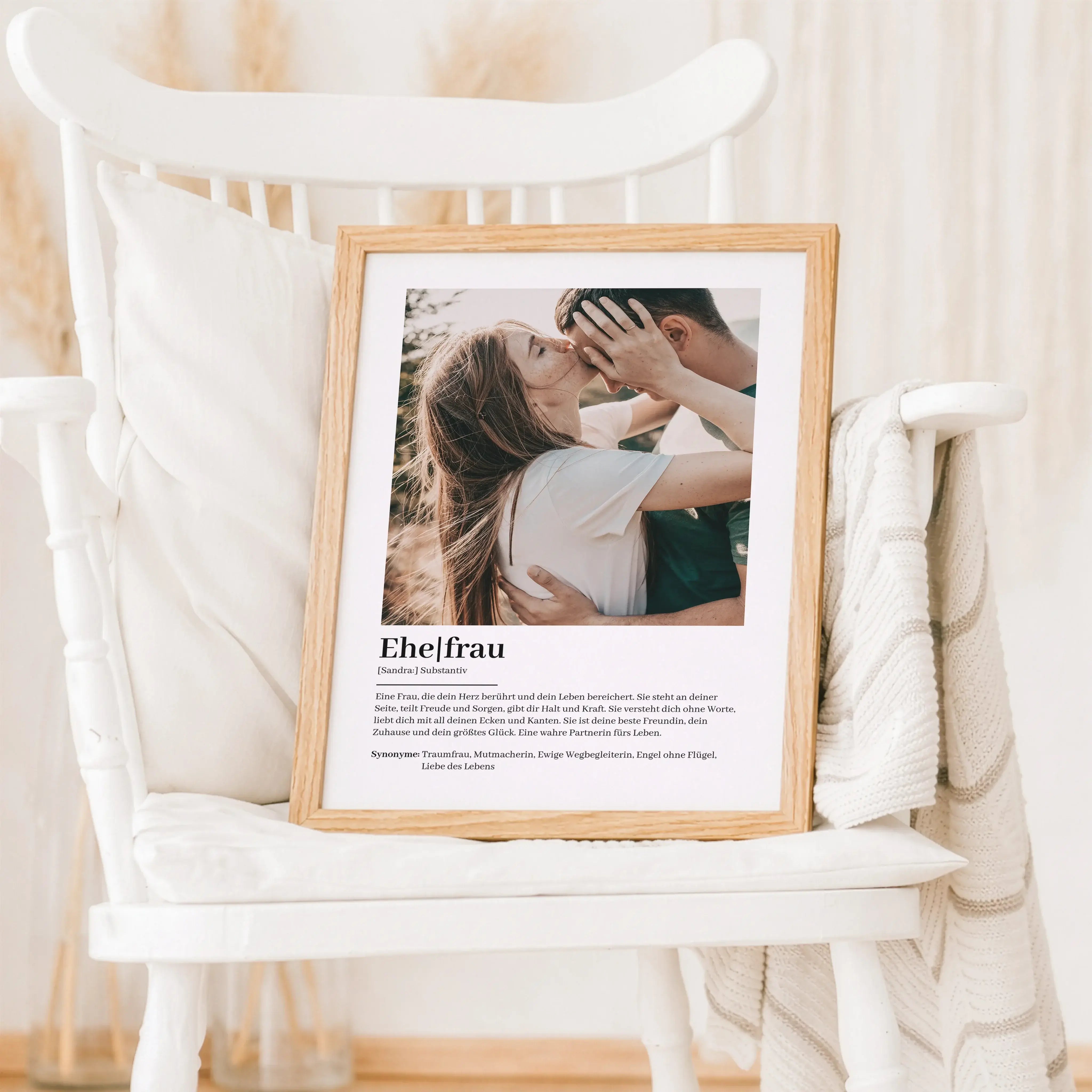 Ehefrau Definition Poster mit Foto-Personalisiertes Poster-famprints-Das Ehefrau Definition Poster mit Foto ist eine persönliche Art, deiner Frau zu zeigen, was sie dir bedeutet. Du gestaltest das Poster individuell mit einem Foto, ihrem Namen und einem T
