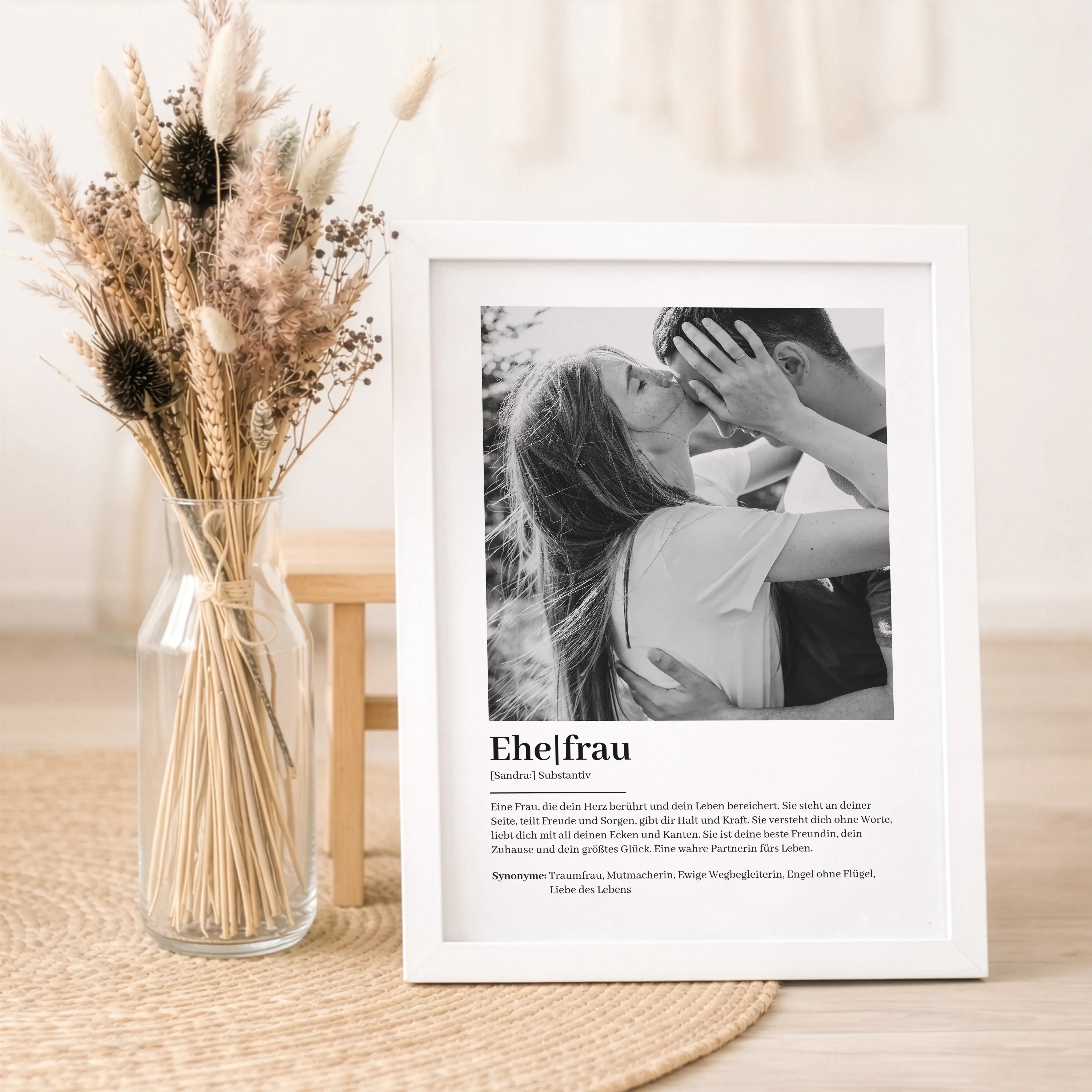 Ehefrau Definition Poster mit Foto-Personalisiertes Poster-famprints-Das Ehefrau Definition Poster mit Foto ist eine persönliche Art, deiner Frau zu zeigen, was sie dir bedeutet. Du gestaltest das Poster individuell mit einem Foto, ihrem Namen und einem T