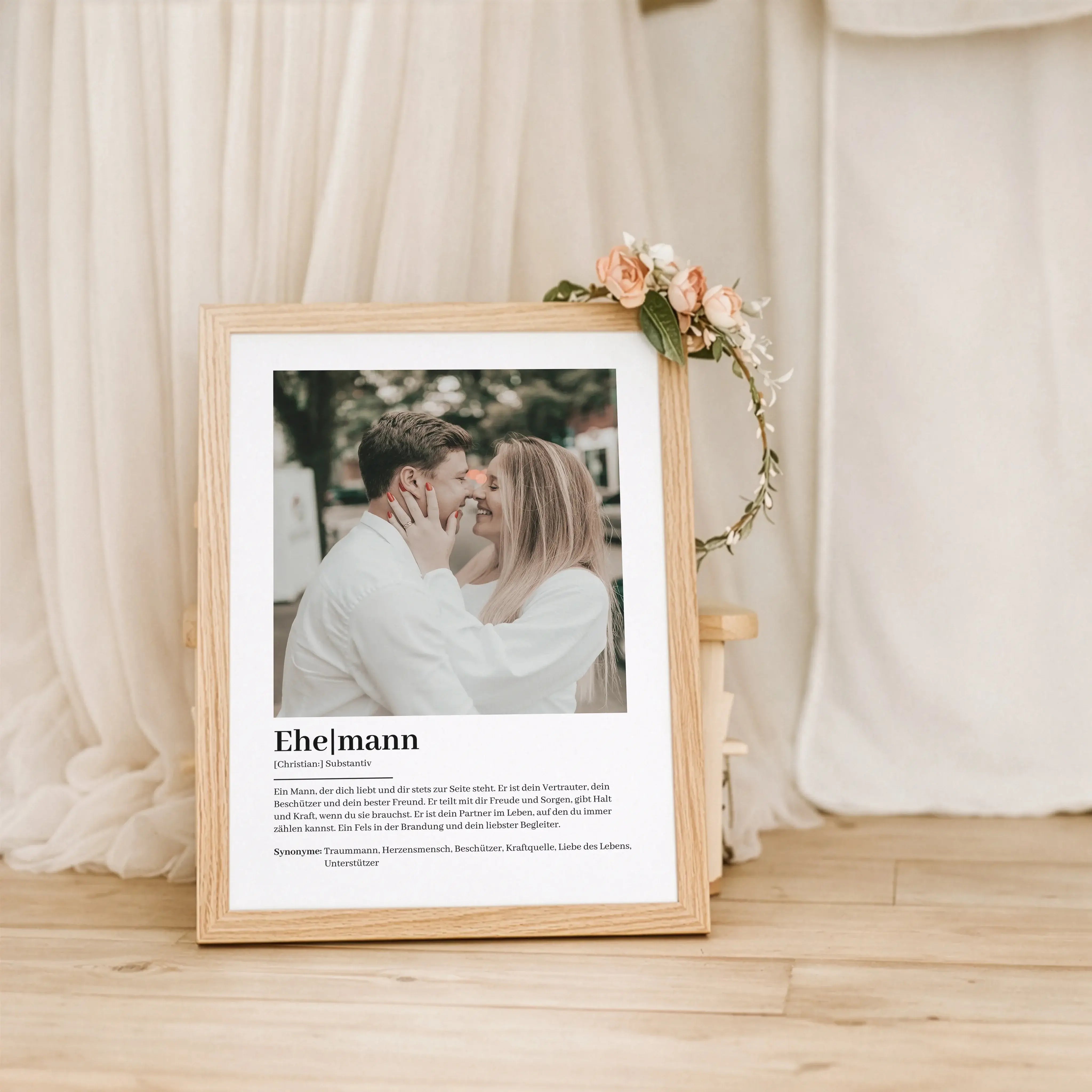 Ehemann Definition Poster mit Foto-Personalisiertes Poster-famprints-Das Ehemann Definition Poster mit Foto ist ein persönliches Geschenk, das zeigt, was euch verbindet. Du gestaltest ein individuelles Poster mit eurem Lieblingsfoto, Namen und einer liebe