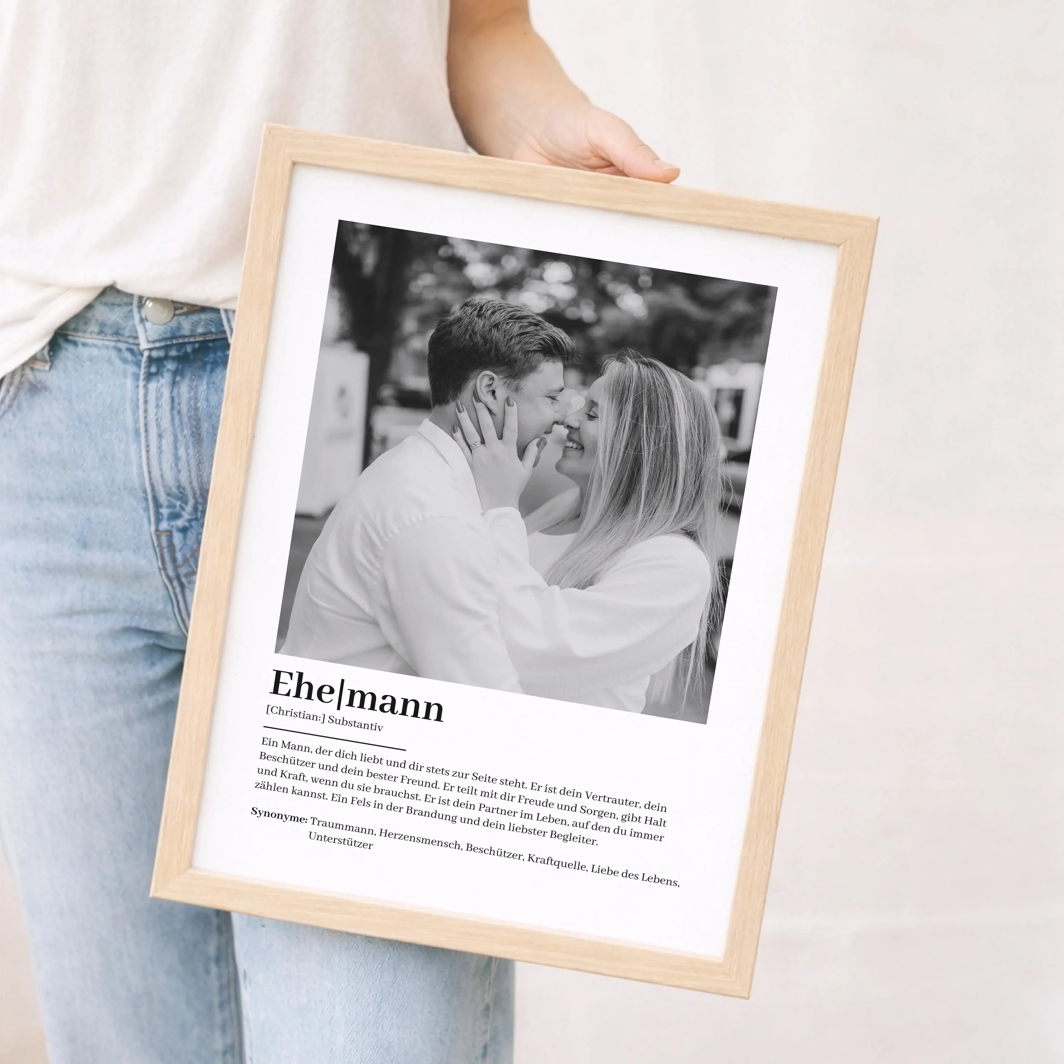 Ehemann Definition Poster mit Foto-Personalisiertes Poster-famprints-Das Ehemann Definition Poster mit Foto ist ein persönliches Geschenk, das zeigt, was euch verbindet. Du gestaltest ein individuelles Poster mit eurem Lieblingsfoto, Namen und einer liebe
