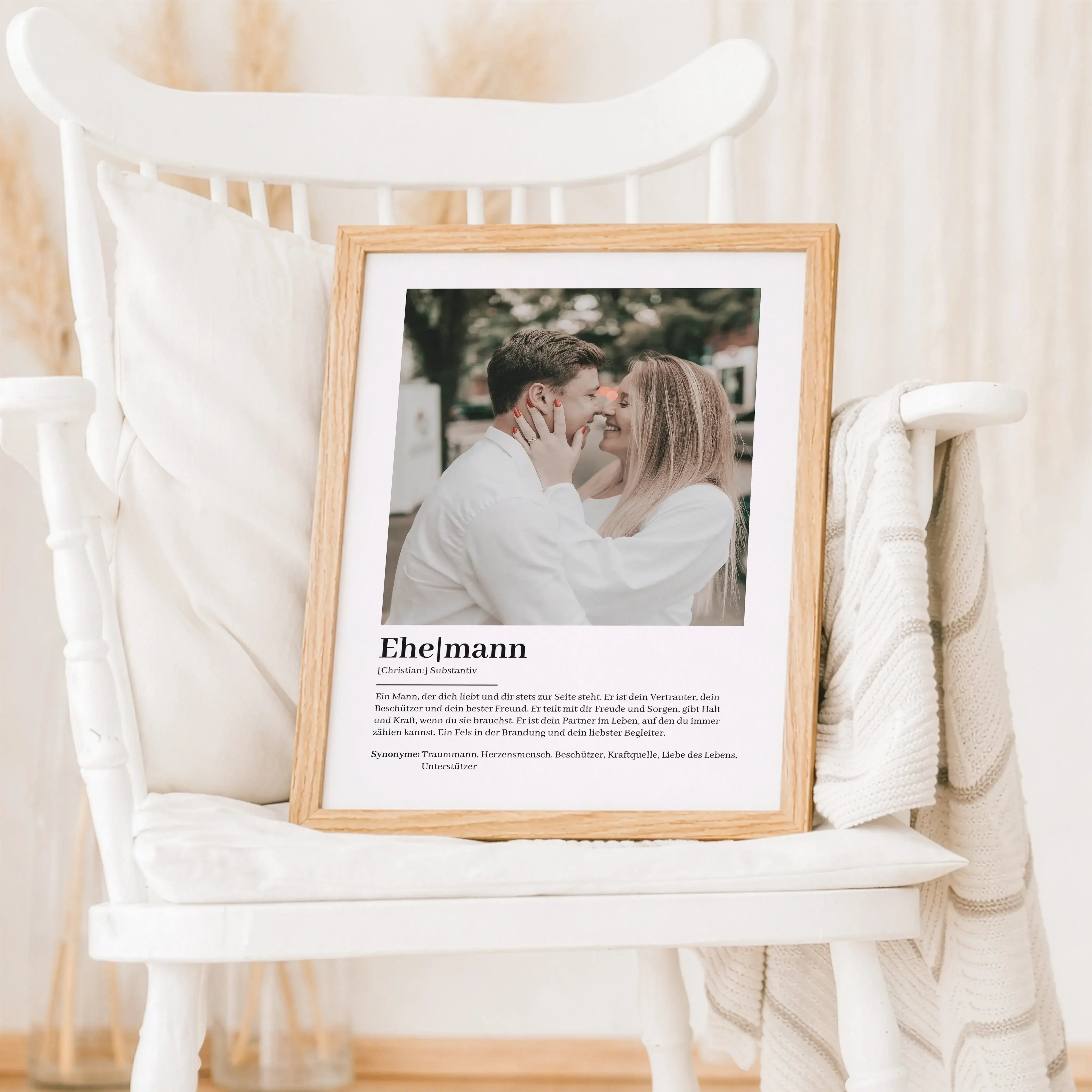 Ehemann Definition Poster mit Foto-Personalisiertes Poster-famprints-Das Ehemann Definition Poster mit Foto ist ein persönliches Geschenk, das zeigt, was euch verbindet. Du gestaltest ein individuelles Poster mit eurem Lieblingsfoto, Namen und einer liebe