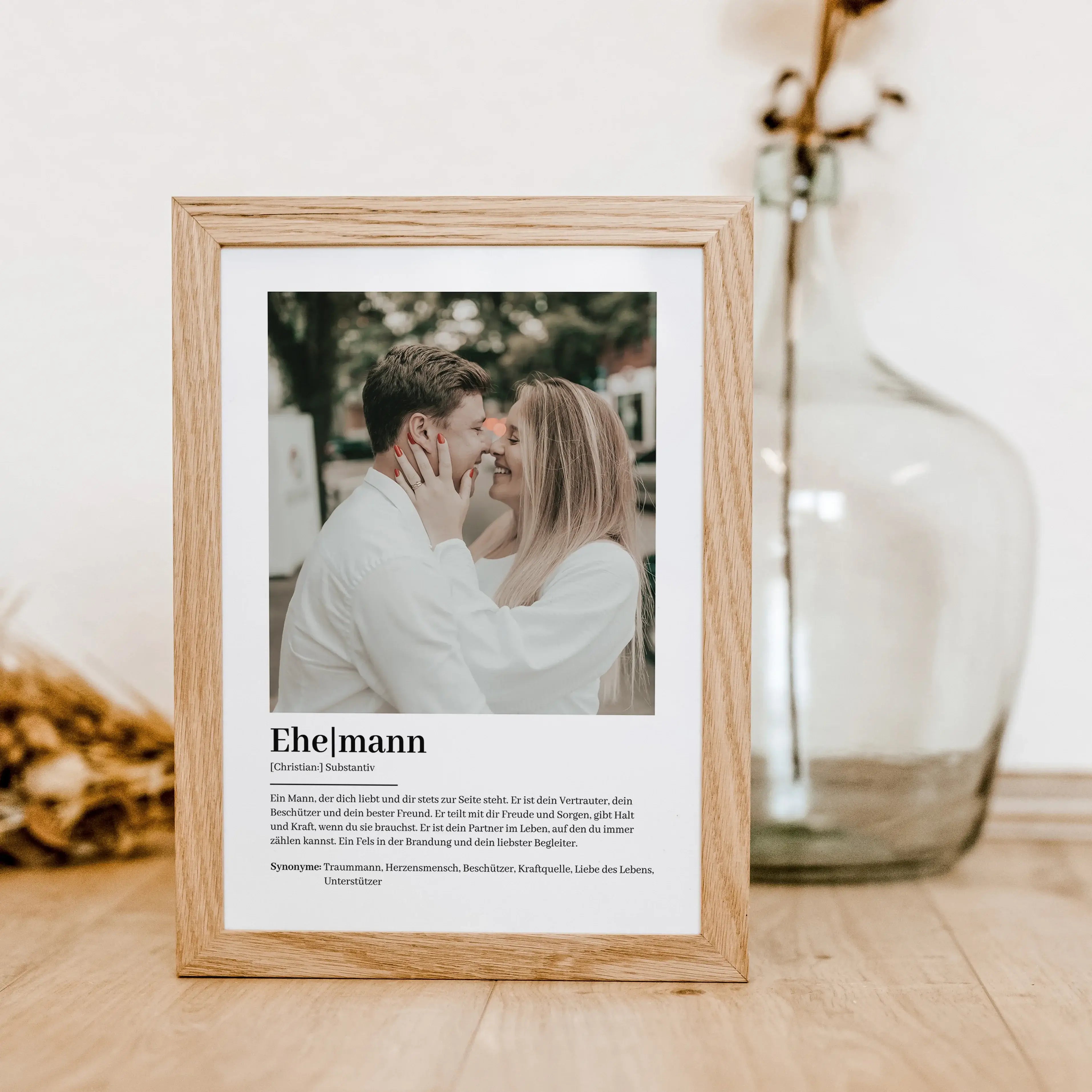 Ehemann Definition Poster mit Foto-Personalisiertes Poster-famprints-Suchst du nach einem einzigartigen Geschenk für deinen Liebsten? Unser Ehemann Definition Poster mit Foto ist die perfekte Wahl! Dieses liebevoll gestaltete Poster zeigt auf besondere We