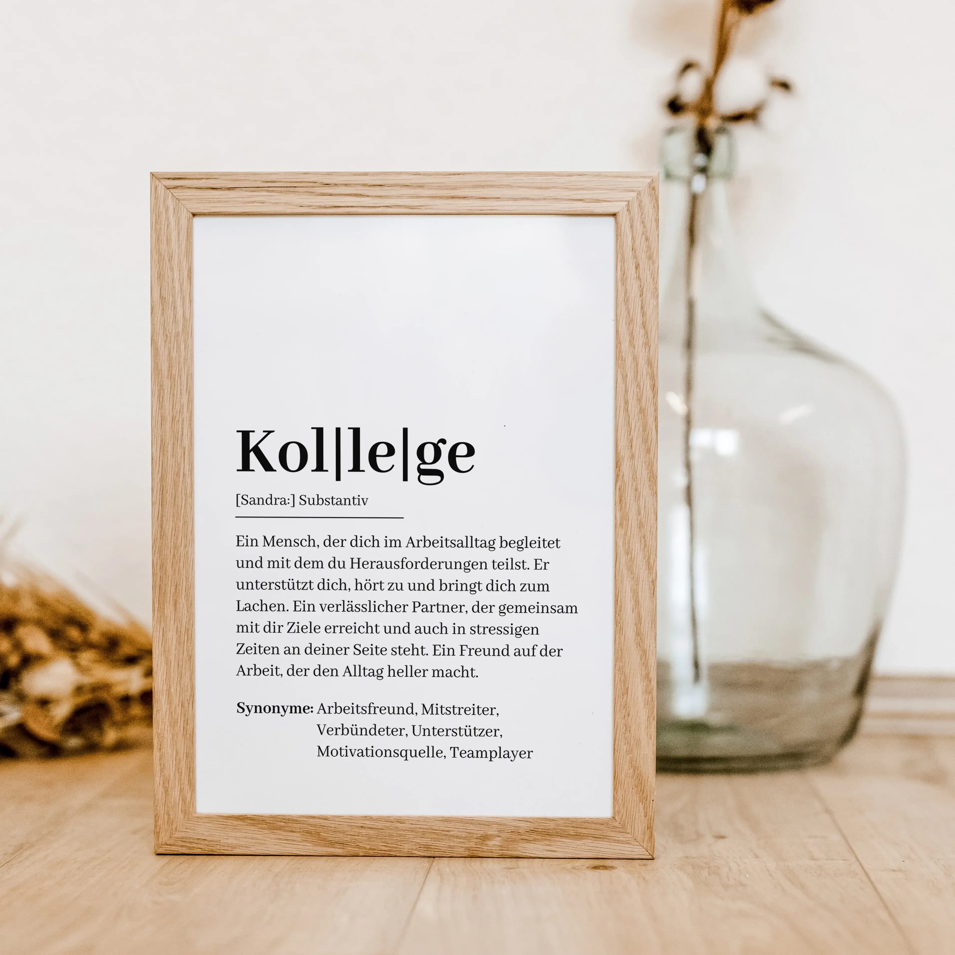Kollege Definition Poster-Personalisiertes Poster-famprints-Suchst du nach einem besonderen Geschenk für deinen Kollegen? Unser Kollege Definition Poster ist die perfekte Wahl! Dieses liebevoll gestaltete Poster zeigt auf originelle und herzliche Weise, w